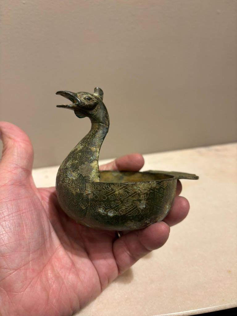 Piatto arcaico cinese a forma di anatra con decorazione incisa Patina Verdigis in vendita 6