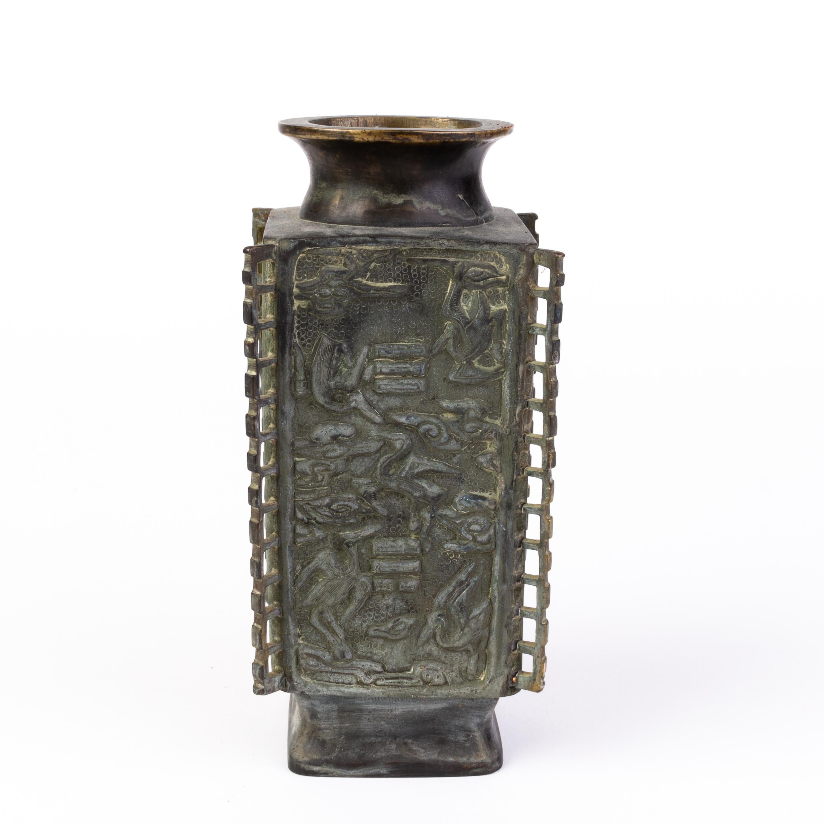 Early 20th century Archaist Chinese bronze vase.
From a private collection.
Free international shipping.