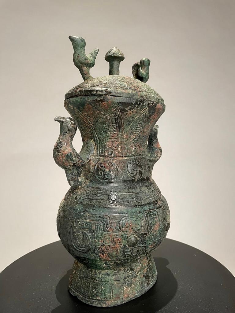 Chinesisches archaisches Bronzegefäß mit Deckel und Vogelgriffen im Stil der Streitenden Staaten im Angebot 4