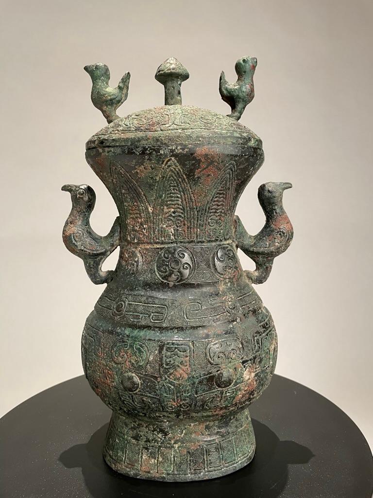 Chinesisches archaisches Bronzegefäß mit Deckel und Vogelgriffen im Stil der Streitenden Staaten im Angebot 5