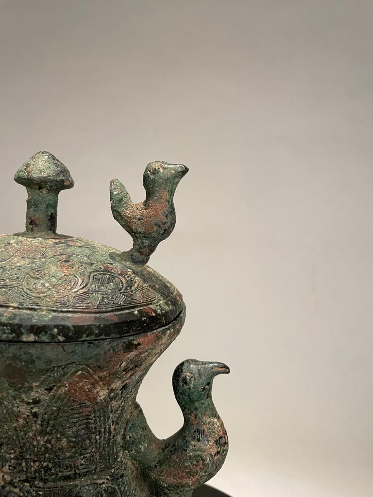 Chinesisches archaisches Bronzegefäß mit Deckel und Vogelgriffen im Stil der Streitenden Staaten im Angebot 9