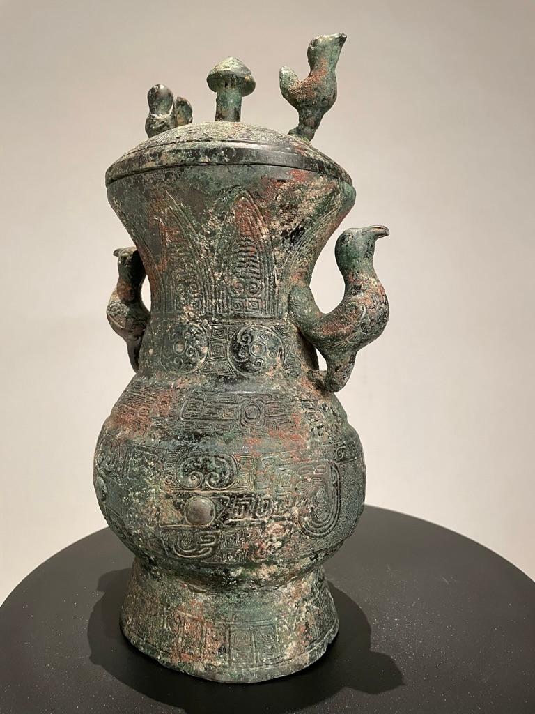 Chinesisches archaisches Bronzegefäß mit Deckel und Vogelgriffen im Stil der Streitenden Staaten im Angebot 10