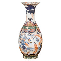 Vase chinois de style Imari orange, bleu et vert représentant des femmes dans des paysages