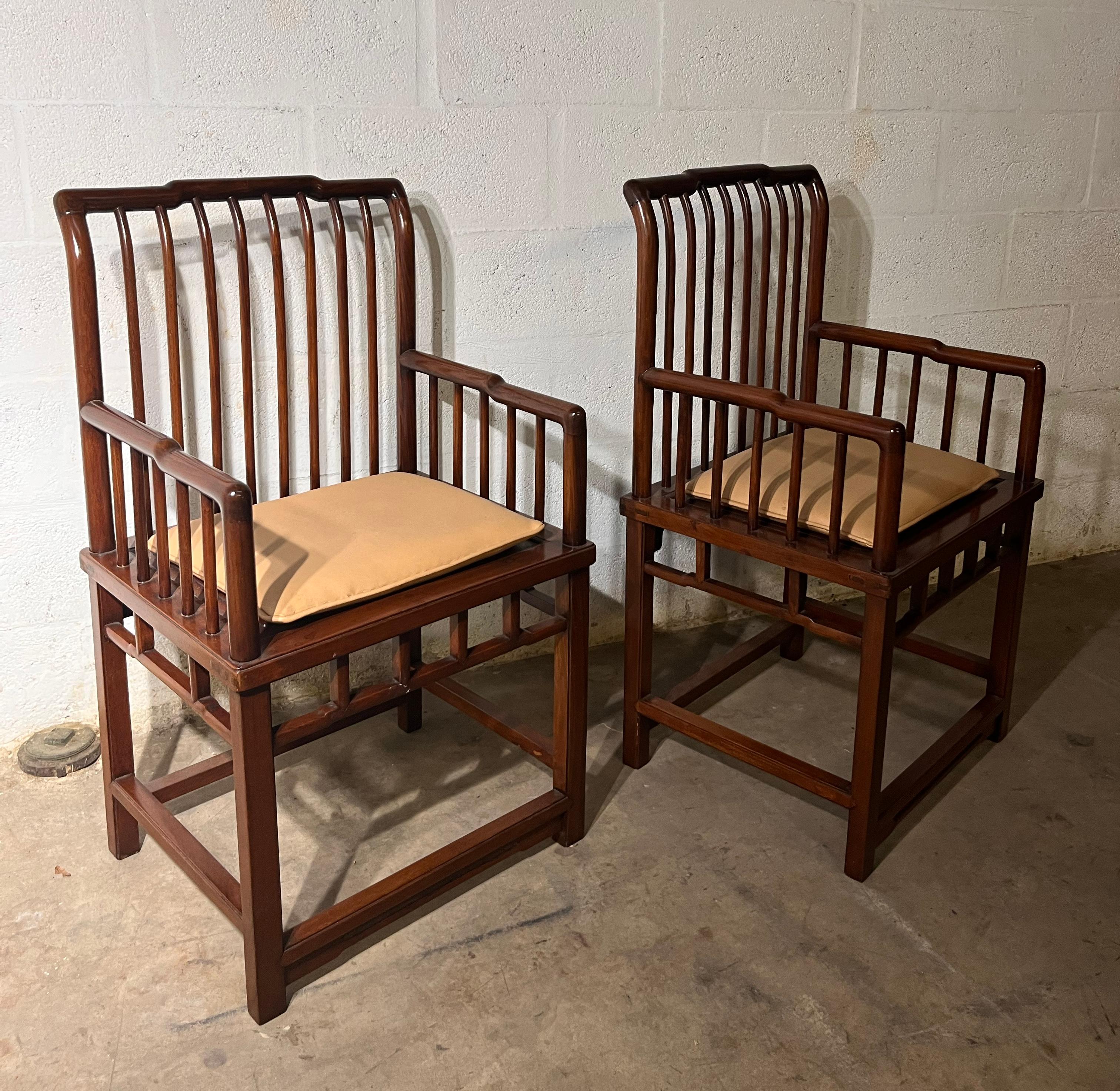 Sculpté à la main Rare fauteuil chinois Hongmu à dossier en peigne en vente