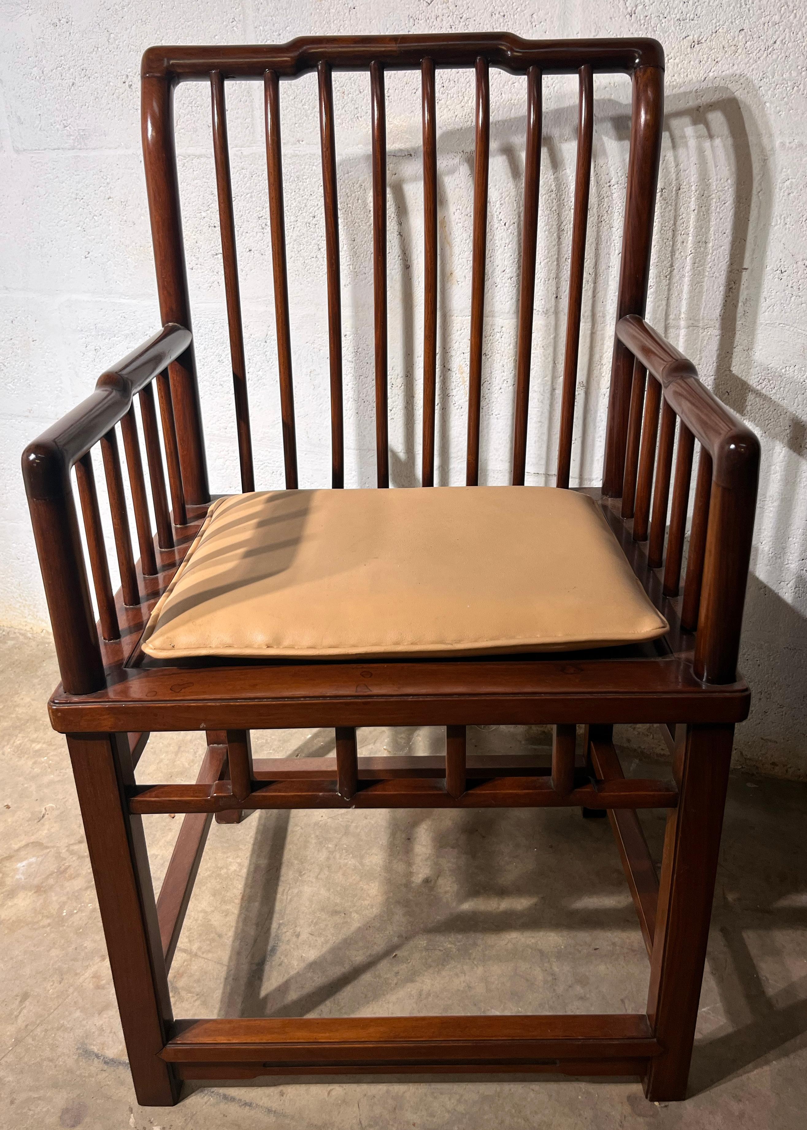 Début du 20ème siècle Rare fauteuil chinois Hongmu à dossier en peigne en vente