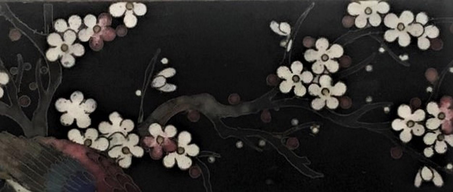 Métal Boîte à bijoux chinoise Art Déco en émail cloisonné à motifs d'oiseaux et de fleurs, vers 1920 en vente