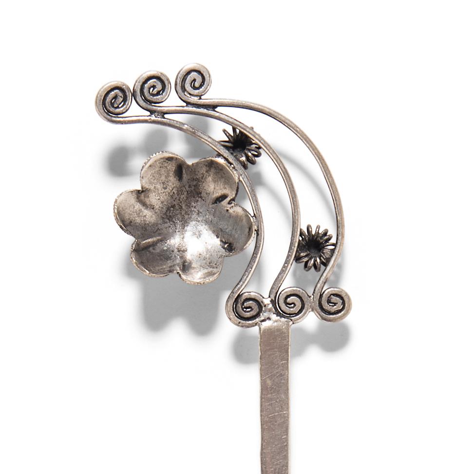 Early 20th Century Chinese Art Deco Floral Silver Hairpin