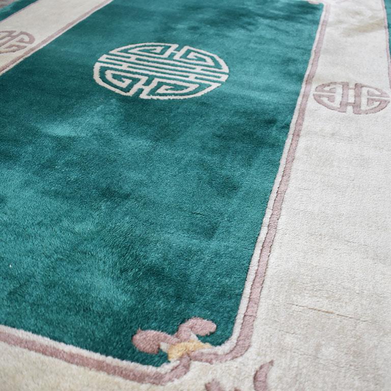 Chinese Art Deco Rectangular Emerald Green Rug with Fringe In Good Condition In Oklahoma City, OK