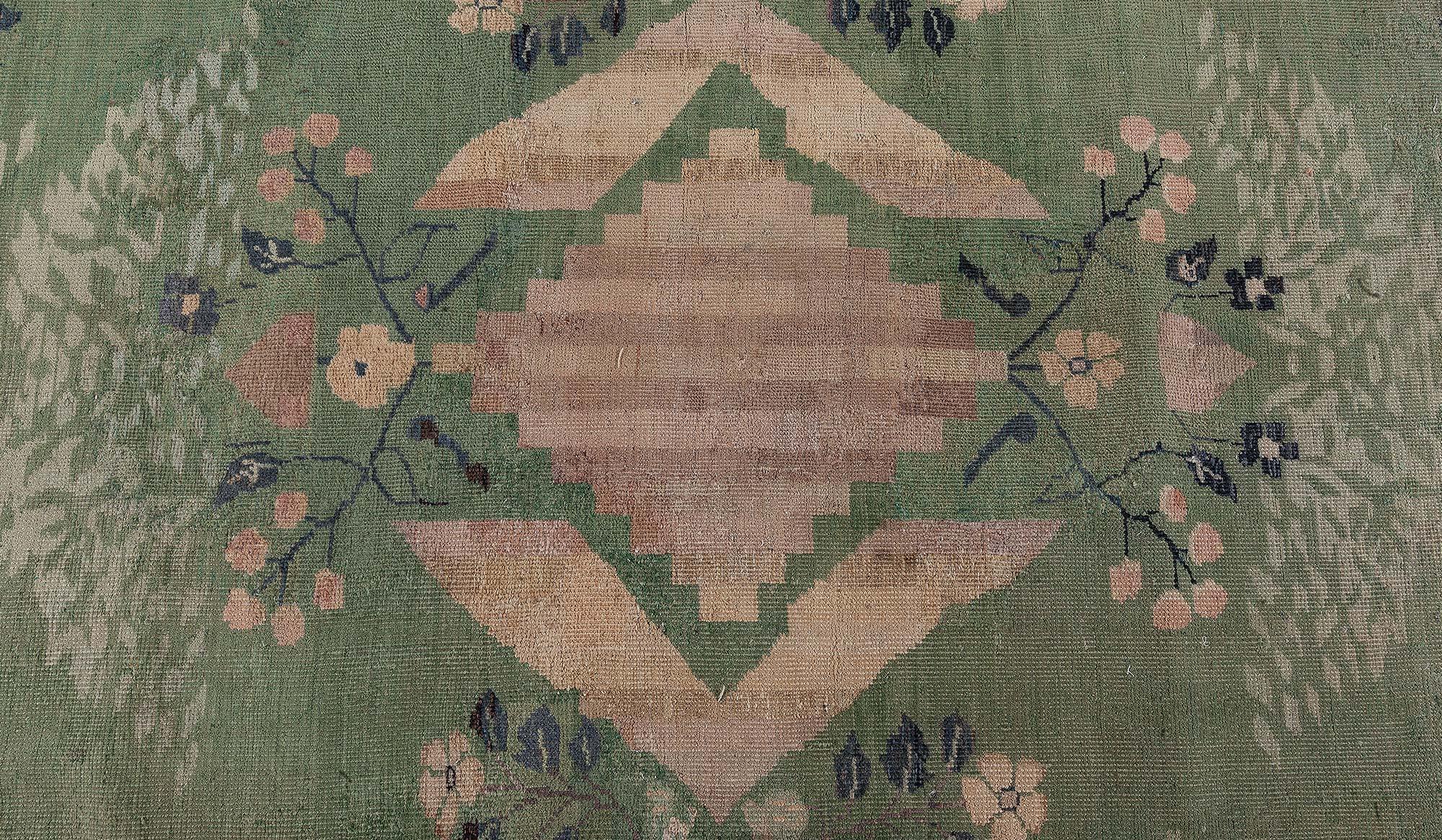 Chinese Art Deco Rug
Size: 11'10