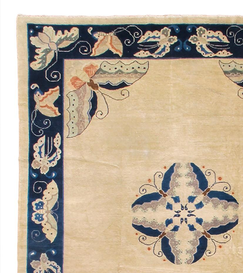 Chinese Art Deco rug. Measures: 8'1