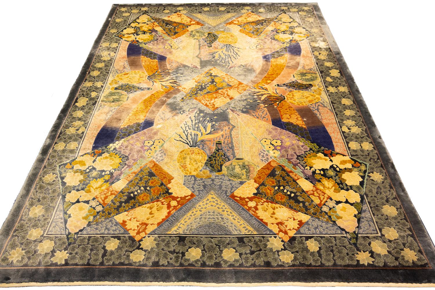 Chinese Art Deco Silk Rug Abstract Design In Good Condition For Sale In Ferrara, IT