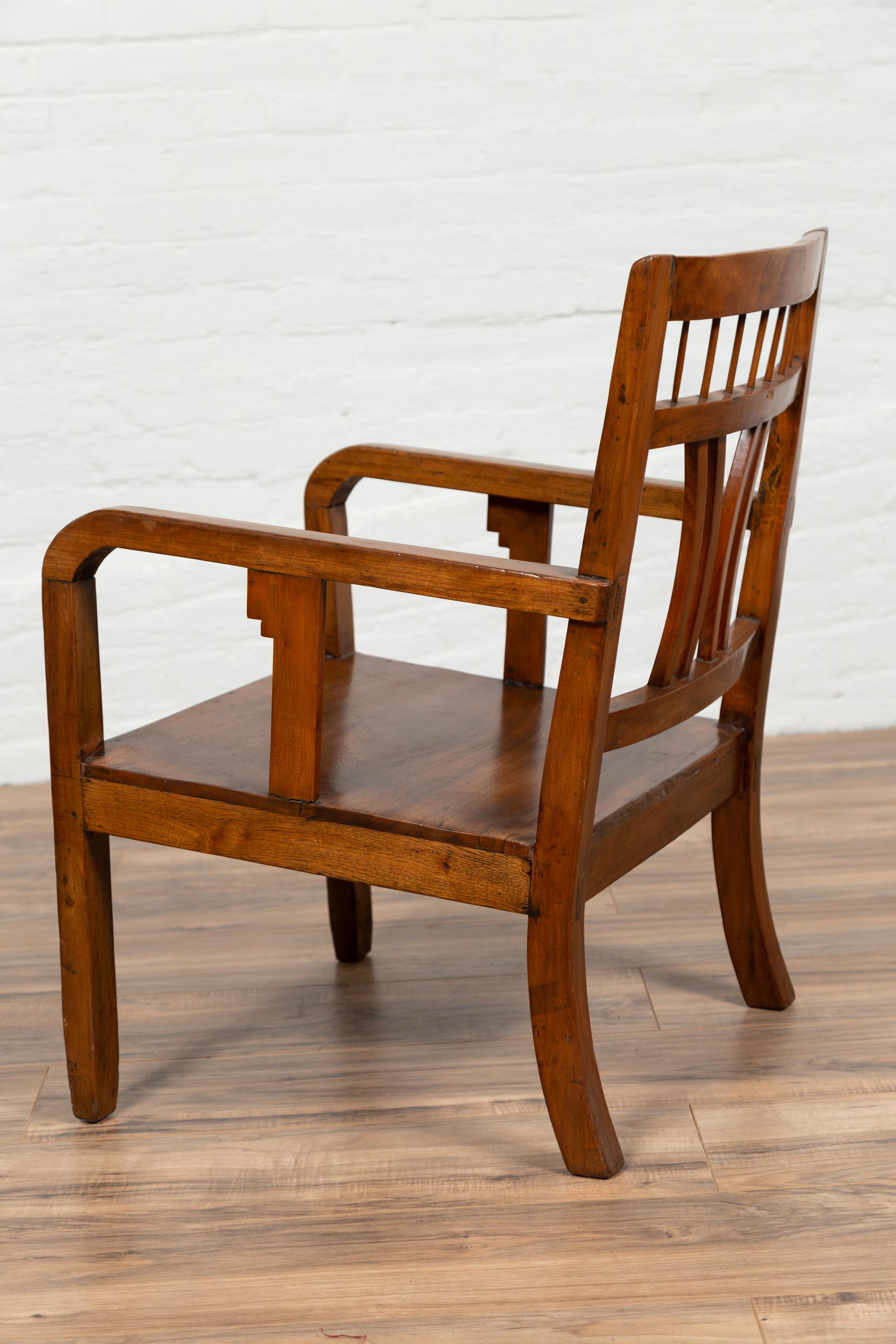 Art Deco Stil 1950er Elmwoods Sessel mit durchbrochener Rückenlehne und geschwungenen Armlehnen im Angebot 4