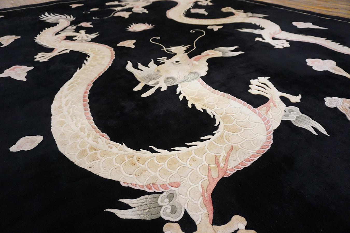Chinese Art Deco Style Carpet with Dragons ( 9'x 12' - 275 x 365 ) Bon état - En vente à New York, NY