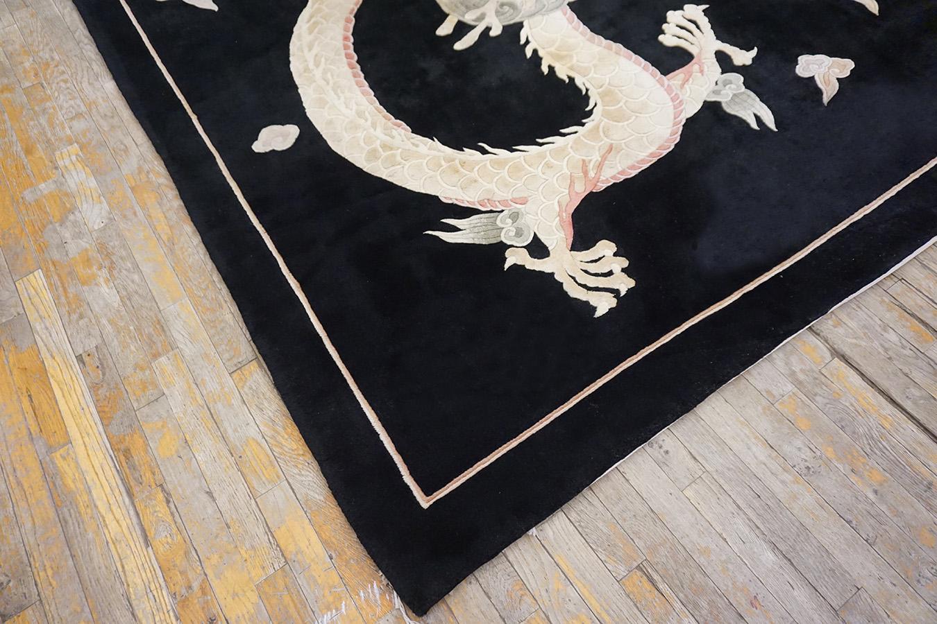 Fin du XIXe siècle Chinese Art Deco Style Carpet with Dragons ( 9'x 12' - 275 x 365 ) en vente