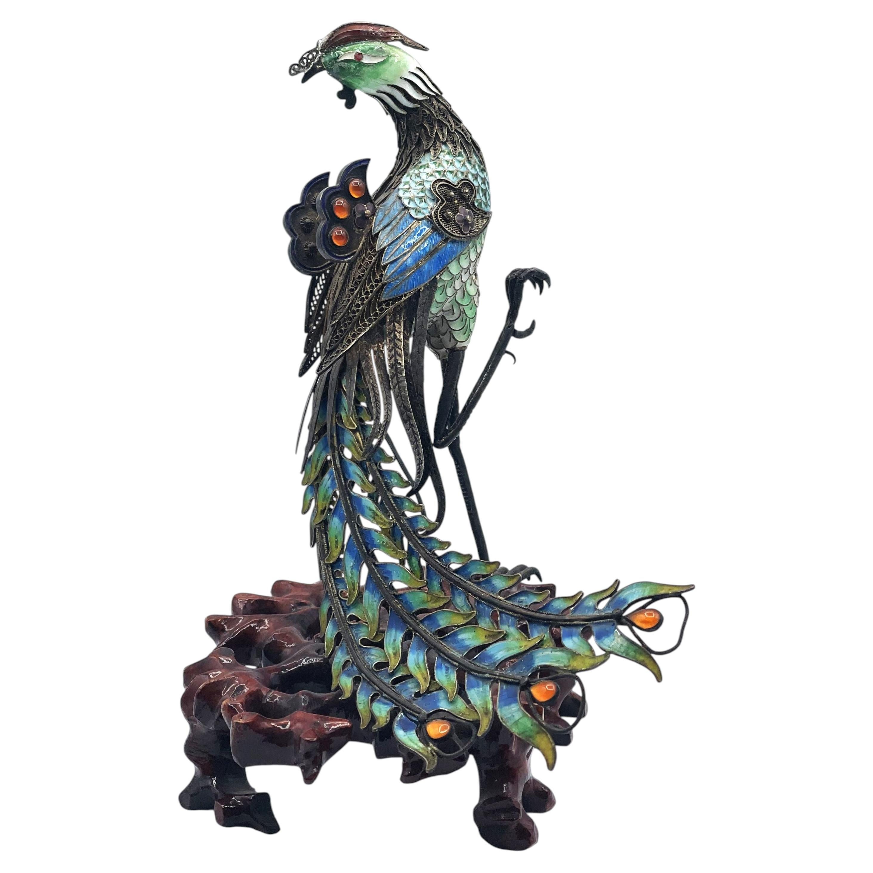 Sculpture chinoise Art nouveau représentant un paon, en laiton émaillé, vers 1900 en vente