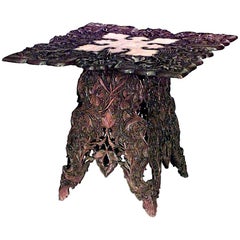 Table chinoise Art Nouveau en noyer sculpté à motifs floraux
