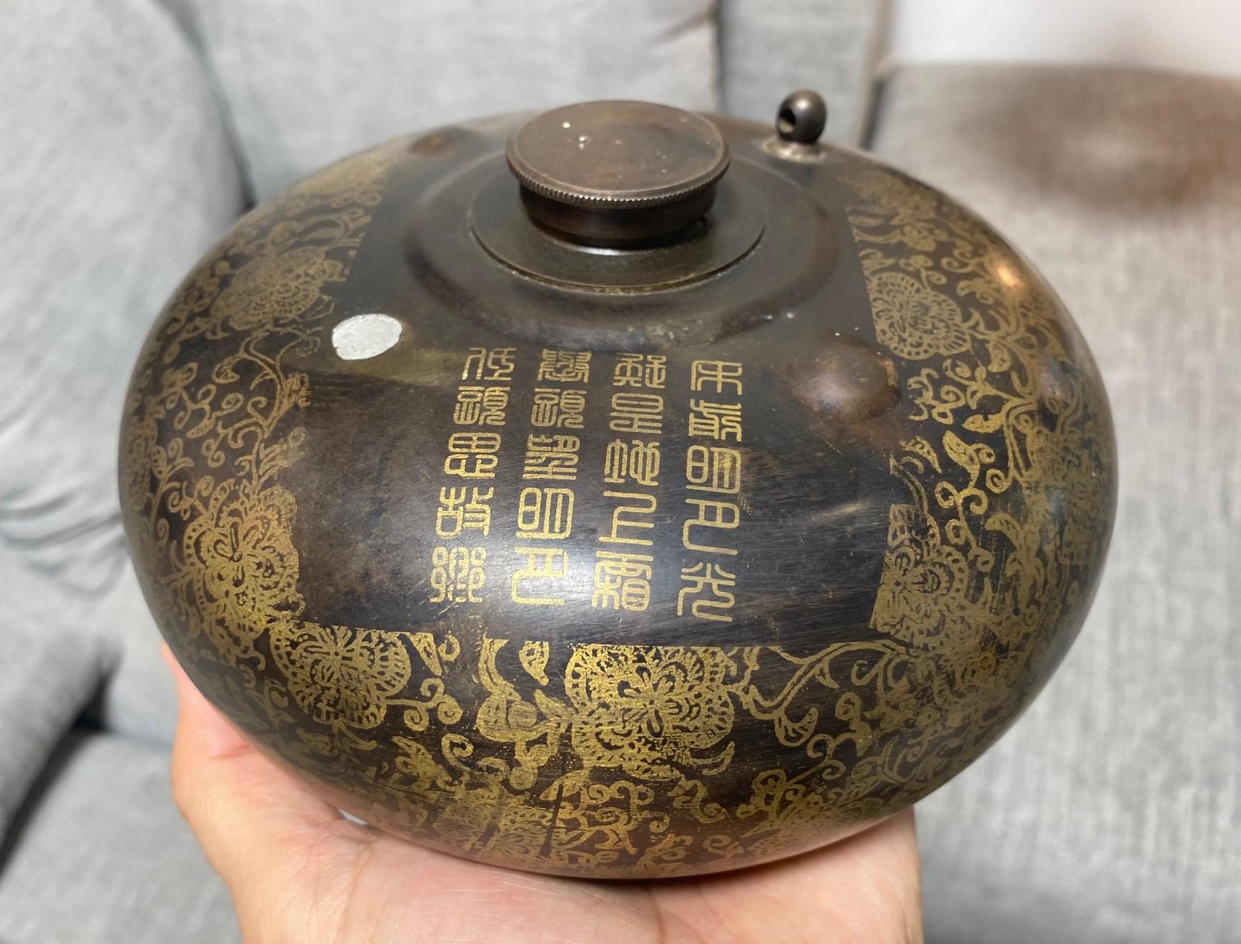 Calentador de cama chino asiático antiguo Qing de botella de agua con diseño floral en venta 7