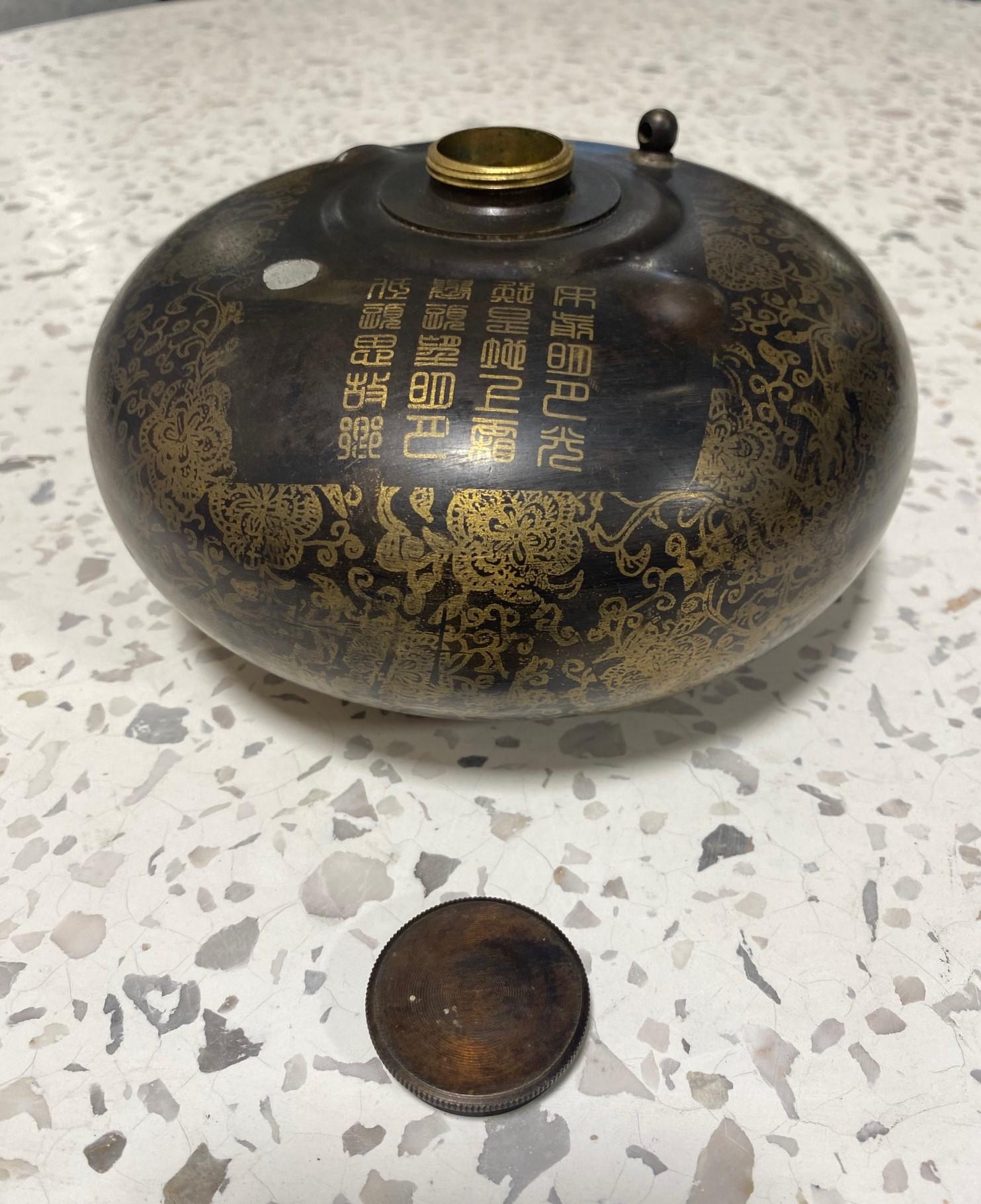 Calentador de cama chino asiático antiguo Qing de botella de agua con diseño floral en venta 11