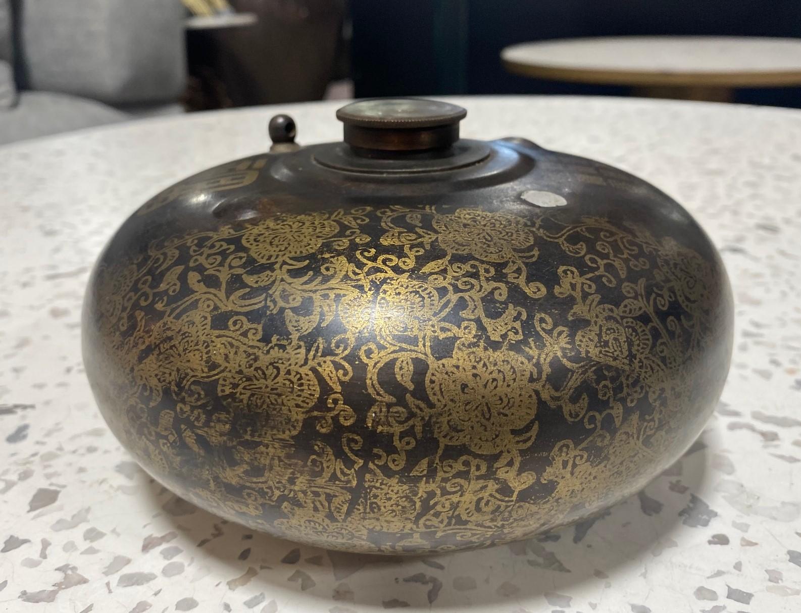 Calentador de cama chino asiático antiguo Qing de botella de agua con diseño floral siglo XX en venta