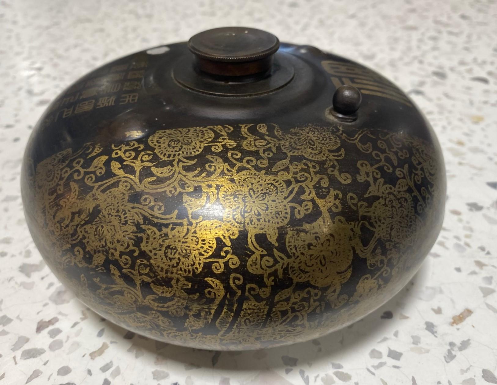 Calentador de cama chino asiático antiguo Qing de botella de agua con diseño floral en venta 3