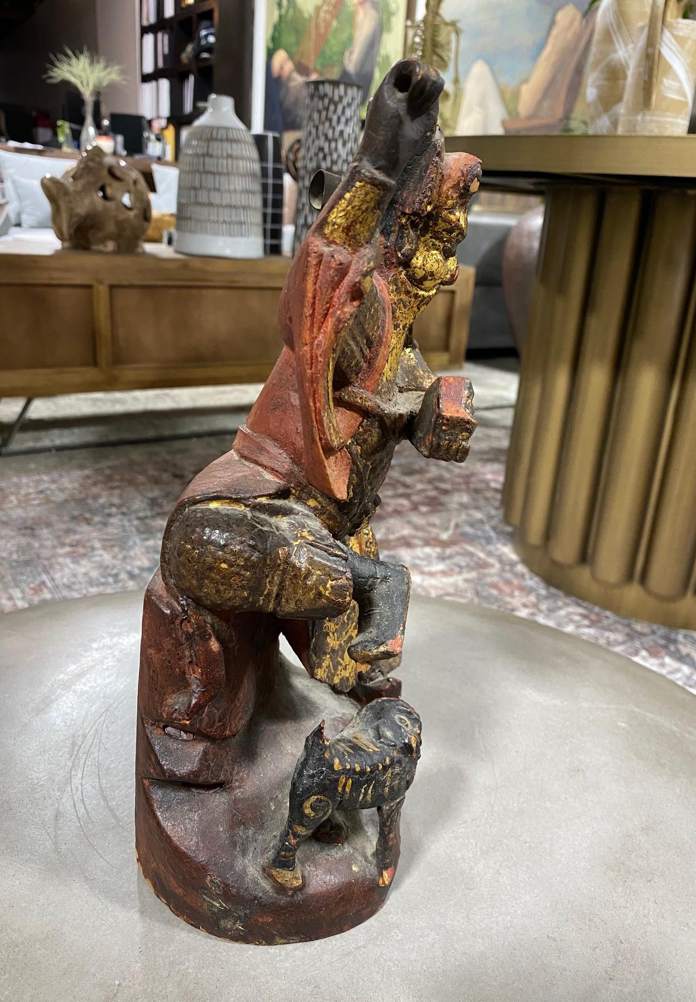 Chinesische chinesische asiatische vergoldete Holzschnitzerei Ancestor Tempelschrein Kaiserfigur mit Tiger im Angebot 4