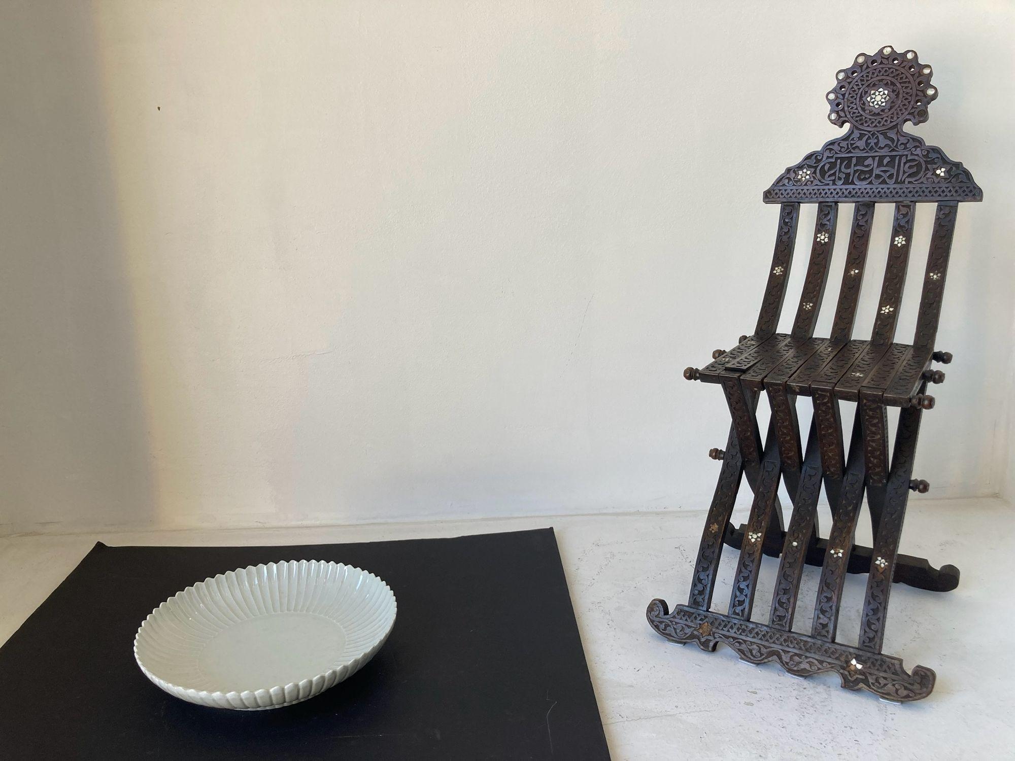 Plat asiatique chinois en céramique blanche Bol festonné Très lourd 17 in. D. en vente 4