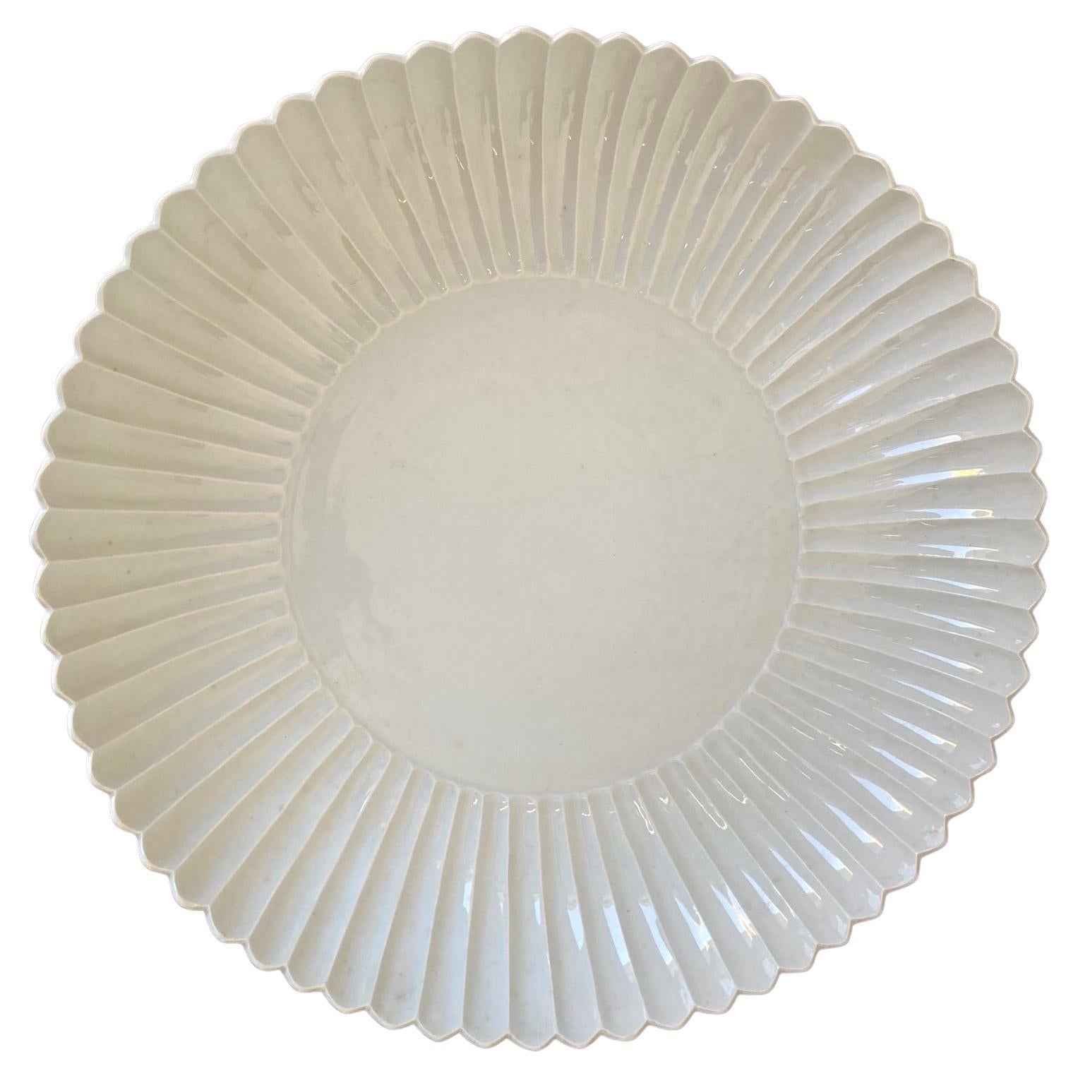 Asian Chinese White Ceramic Platter Scalloped Huge Heavy Dep Bowl 17 in. Diamètre.
Très grande assiette ou bol en céramique chinoise asiatique blanche.
Bol chinois en céramique émaillée blanche de style Whiting.
Bol surdimensionné en céramique