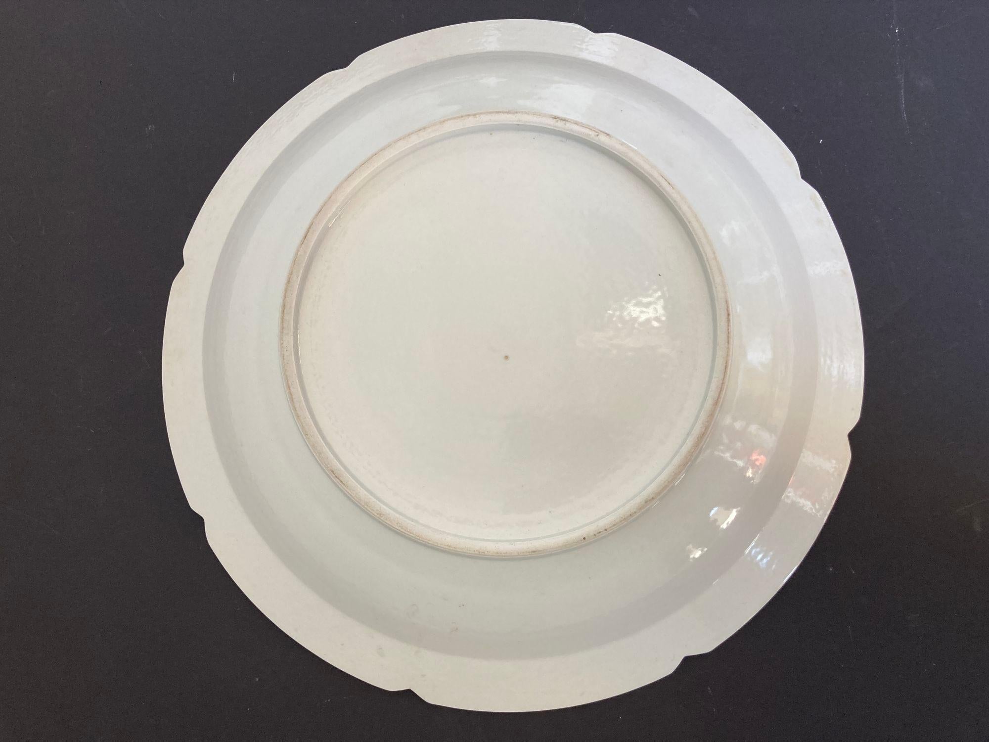 Plato chino asiático de cerámica blanca con borde festoneado Enorme y pesado 18.25 pulg. D. en venta 1