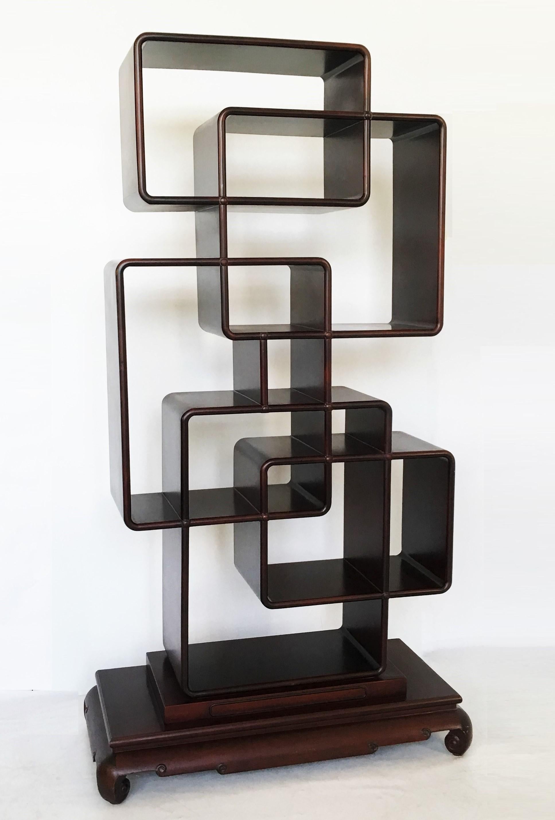 XX secolo Scaffale da collezione/divisorio cinese asimmetrico in legno di Zitan in vendita
