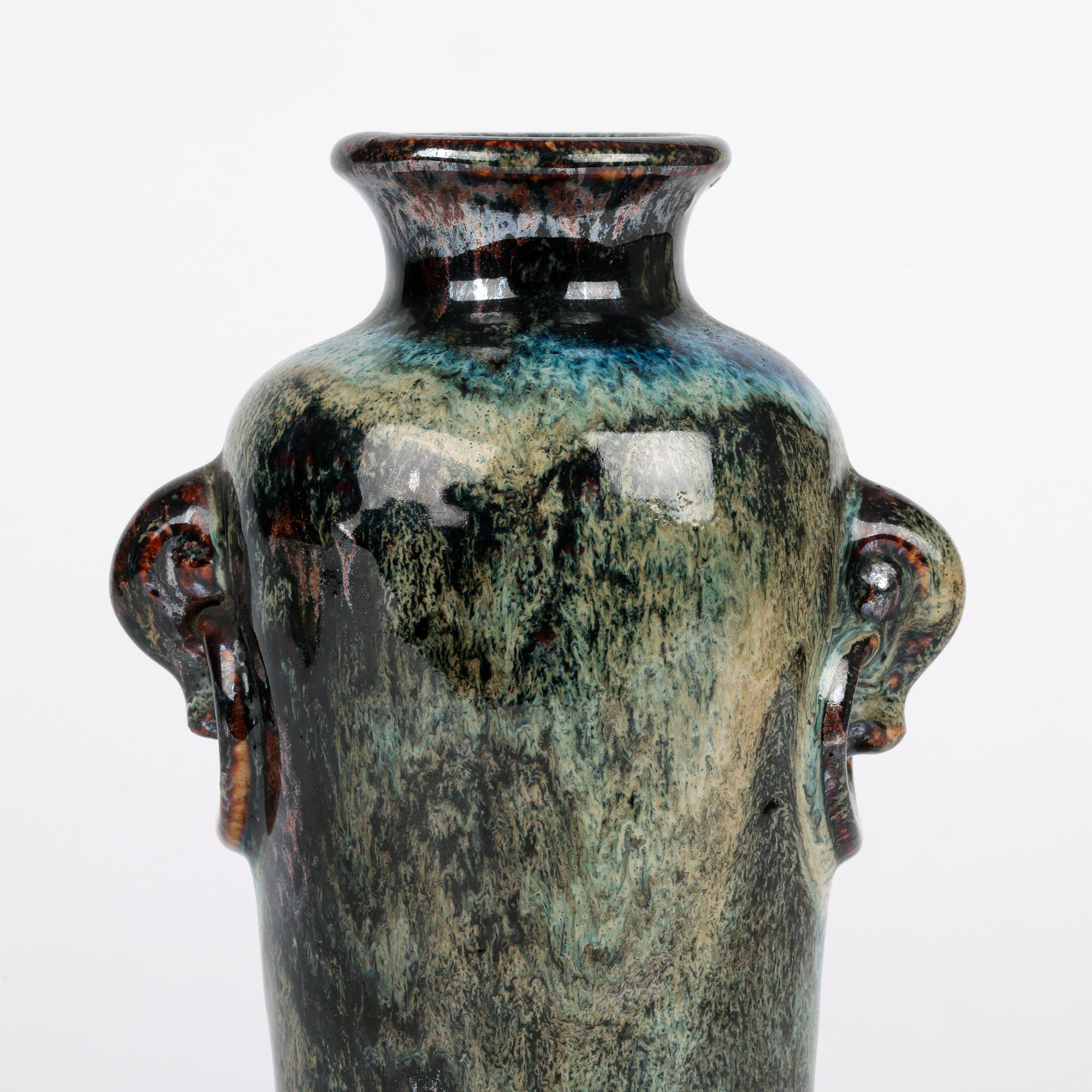 Vernissé Vase émaillé extensible attribué à la Chine sur base intégrale en vente
