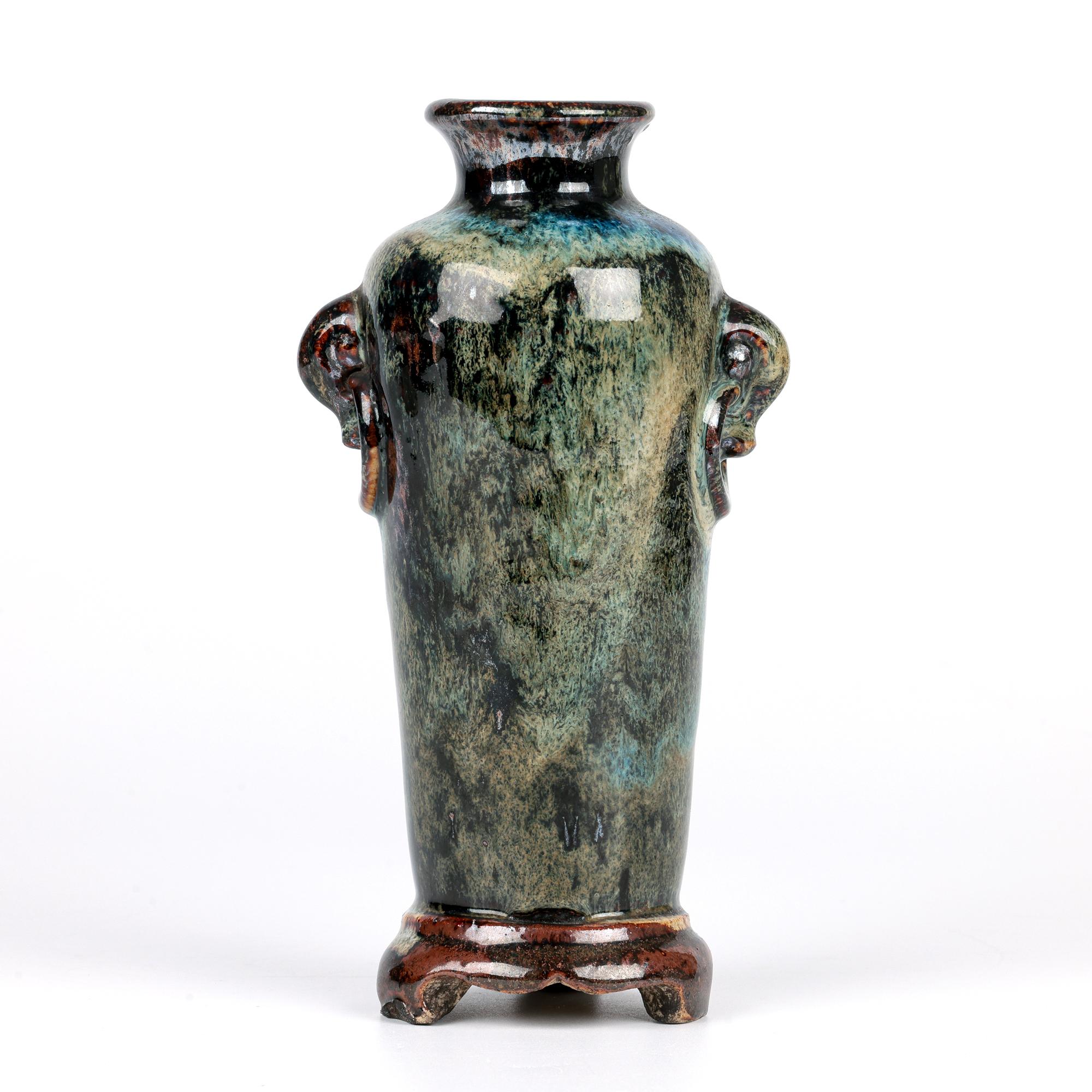 Vase émaillé extensible attribué à la Chine sur base intégrale Bon état - En vente à Bishop's Stortford, Hertfordshire