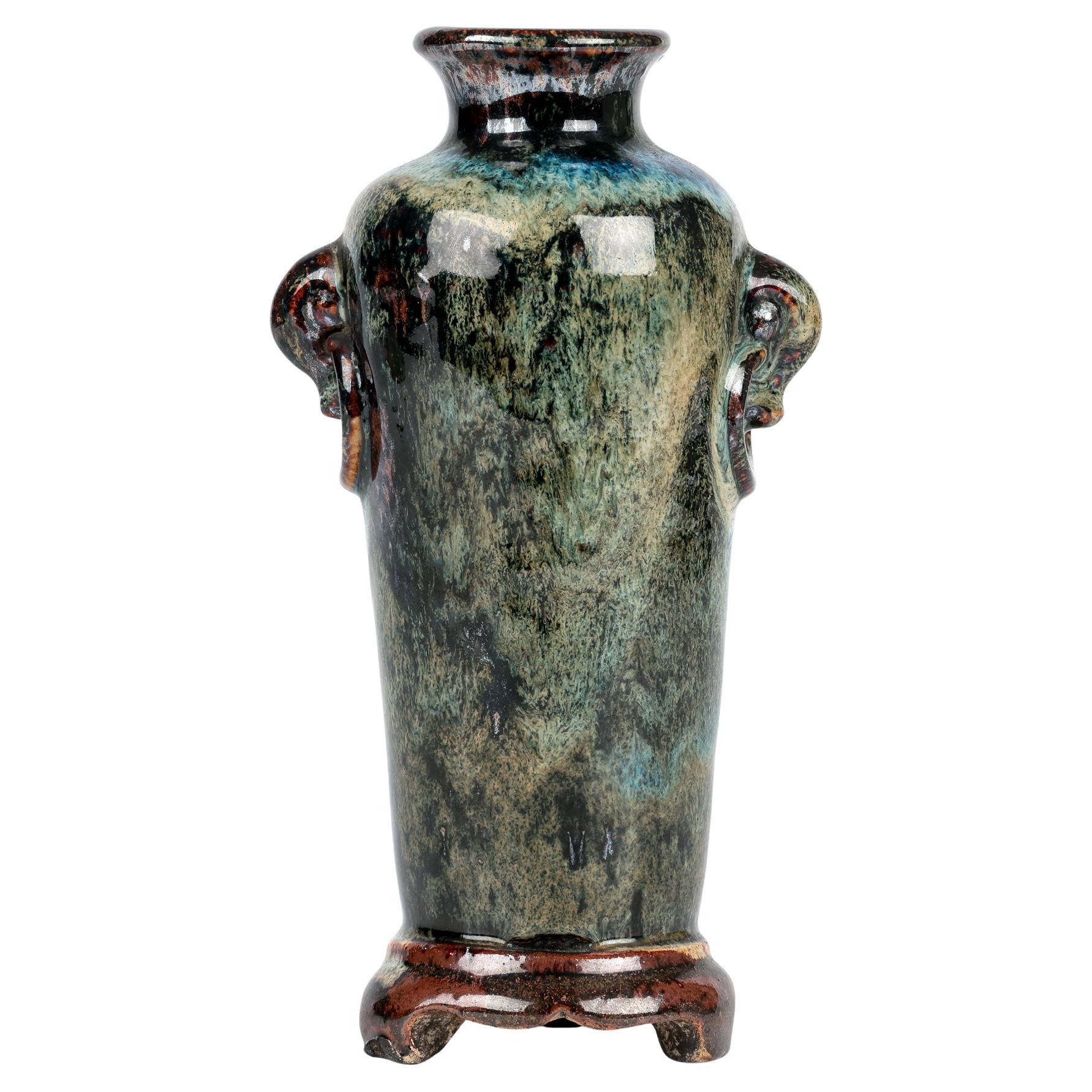 Vase émaillé extensible attribué à la Chine sur base intégrale en vente