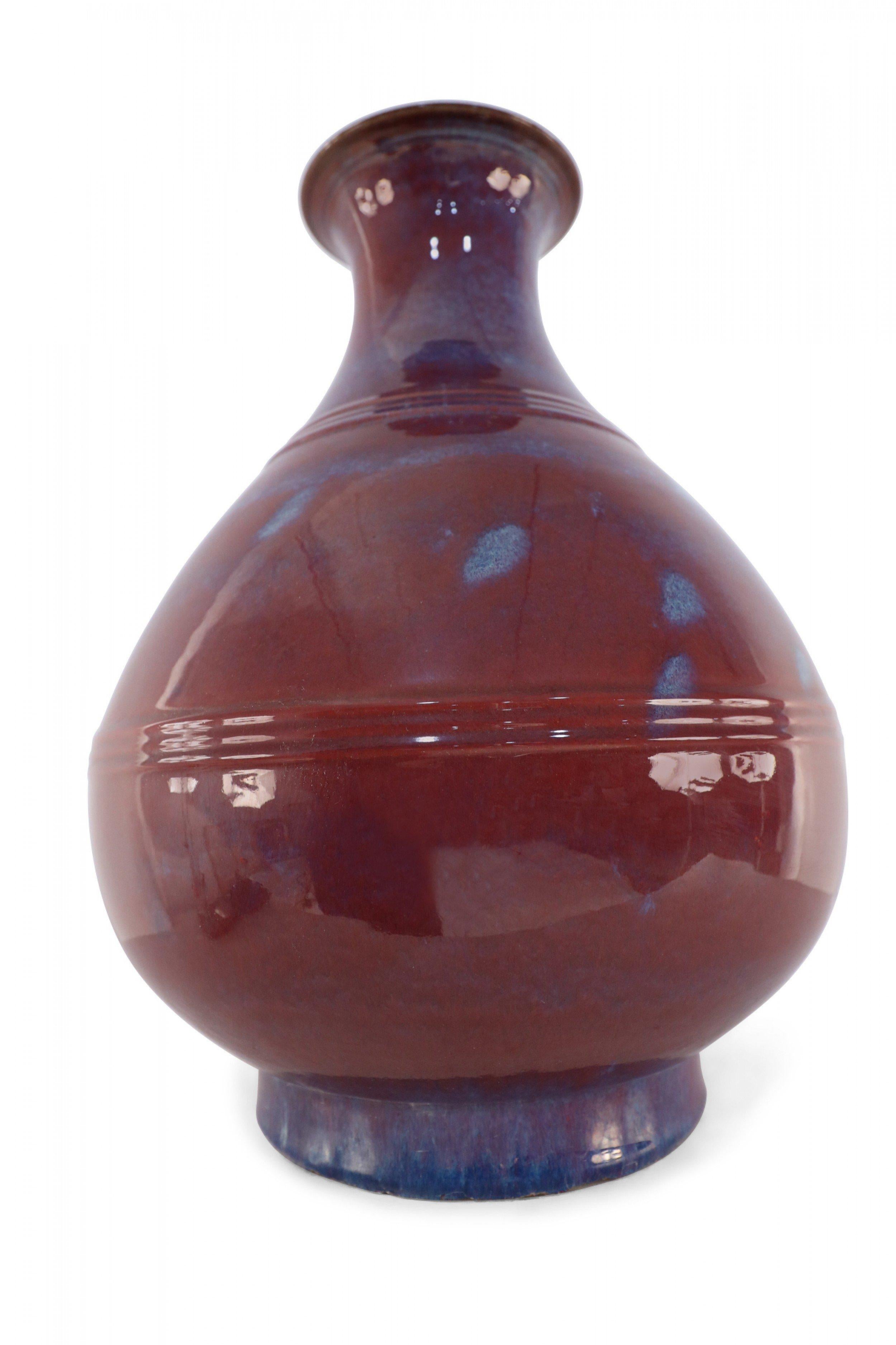 Esportazione cinese Vaso bulboso cinese in melanzana e smalto cangiante blu in vendita