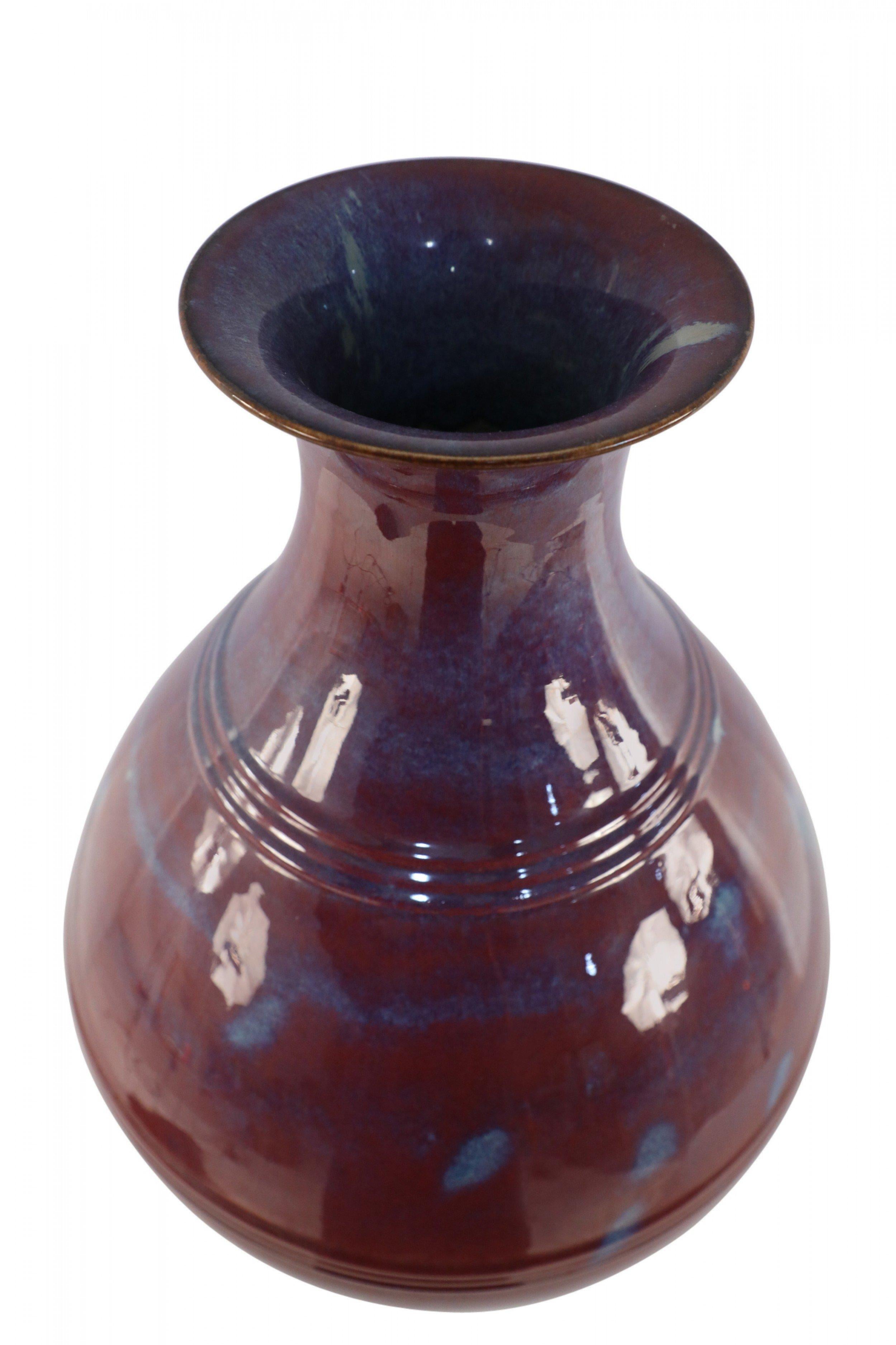 Cinese Vaso bulboso cinese in melanzana e smalto cangiante blu in vendita