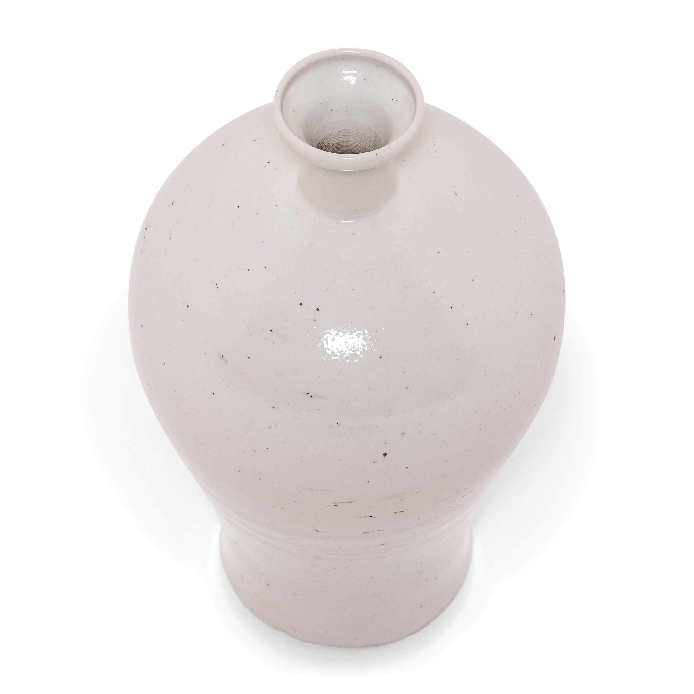 Minimalist Chinese Bai White Meiping Vase