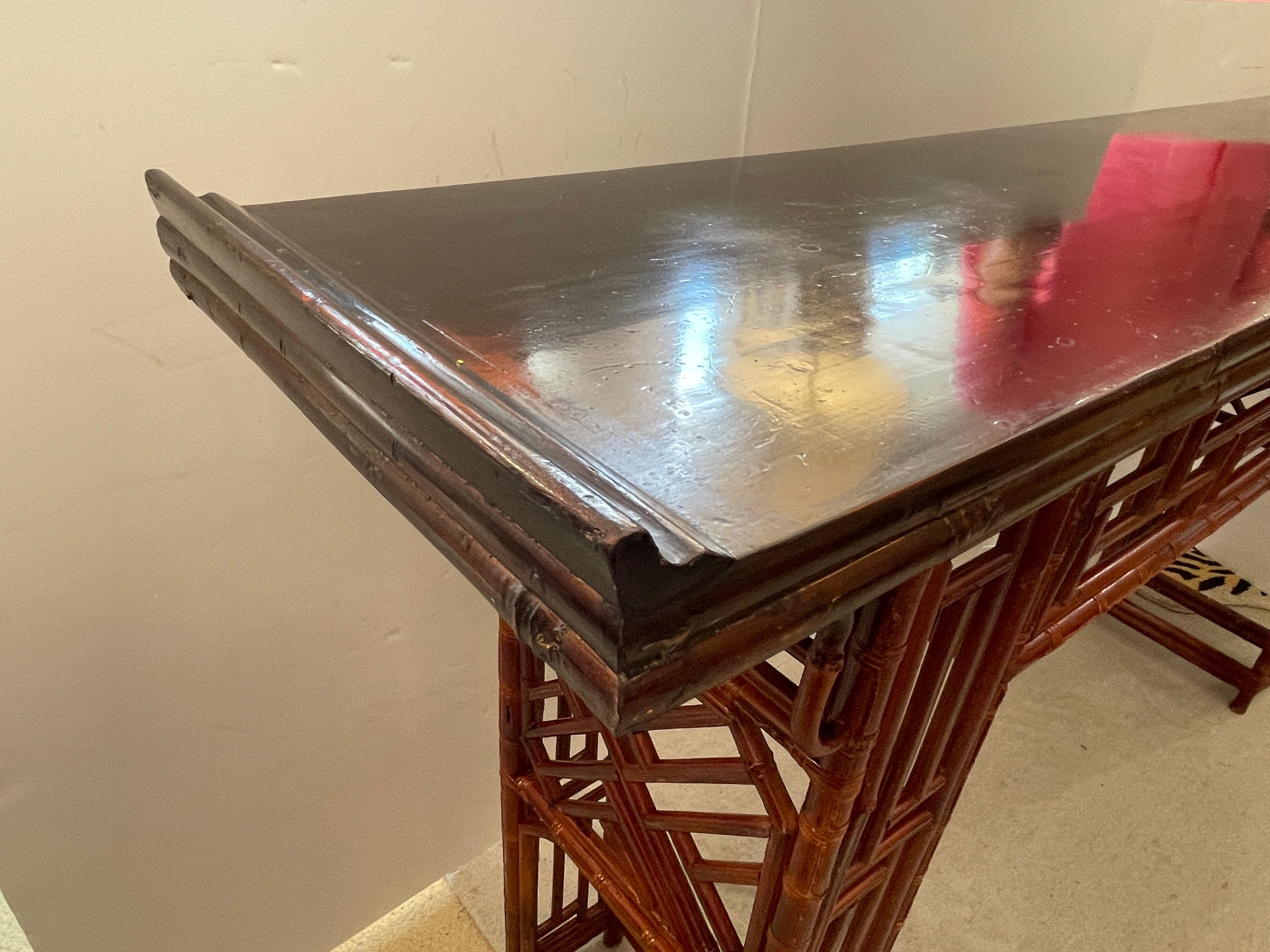 Tavolino da altare cinese in bambù con Brighton Pavilion  Traforo in vendita 6