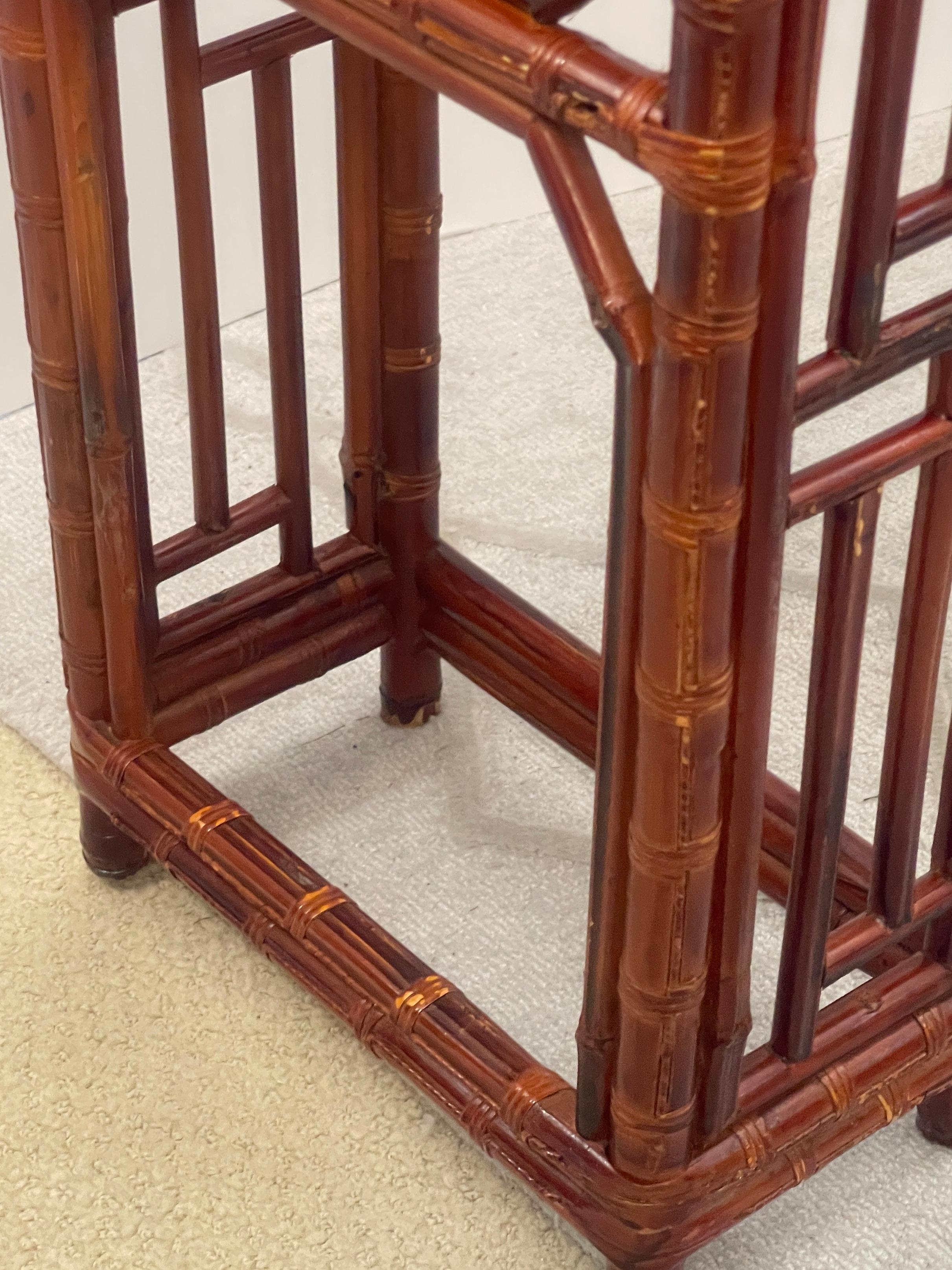 Bambù Tavolino da altare cinese in bambù con Brighton Pavilion  Traforo in vendita