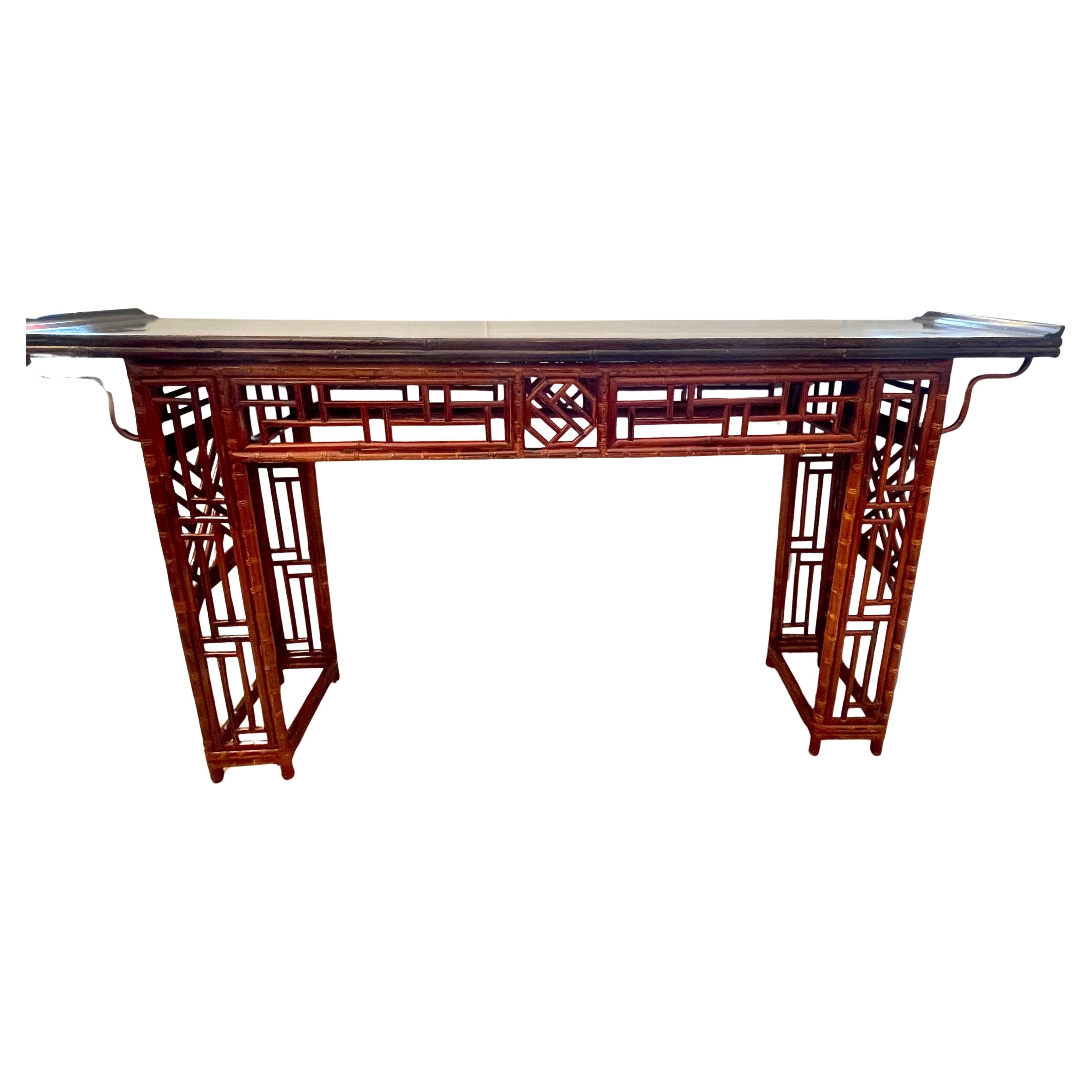 Table console autel chinoise en bambou avec Brighton Pavilion  Chantourné