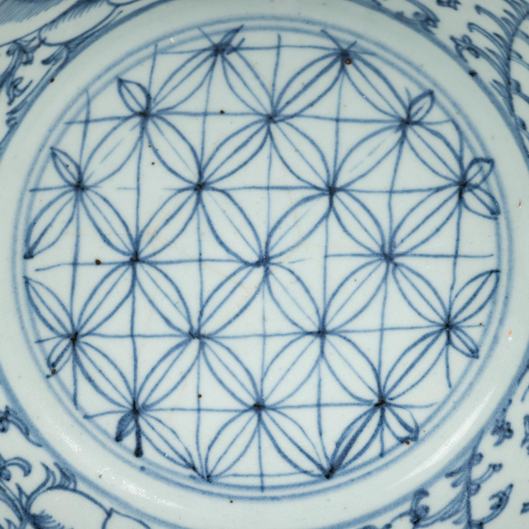 Chinese Batavian Blue & White Patterned Porcelain Bowl For Sale 2