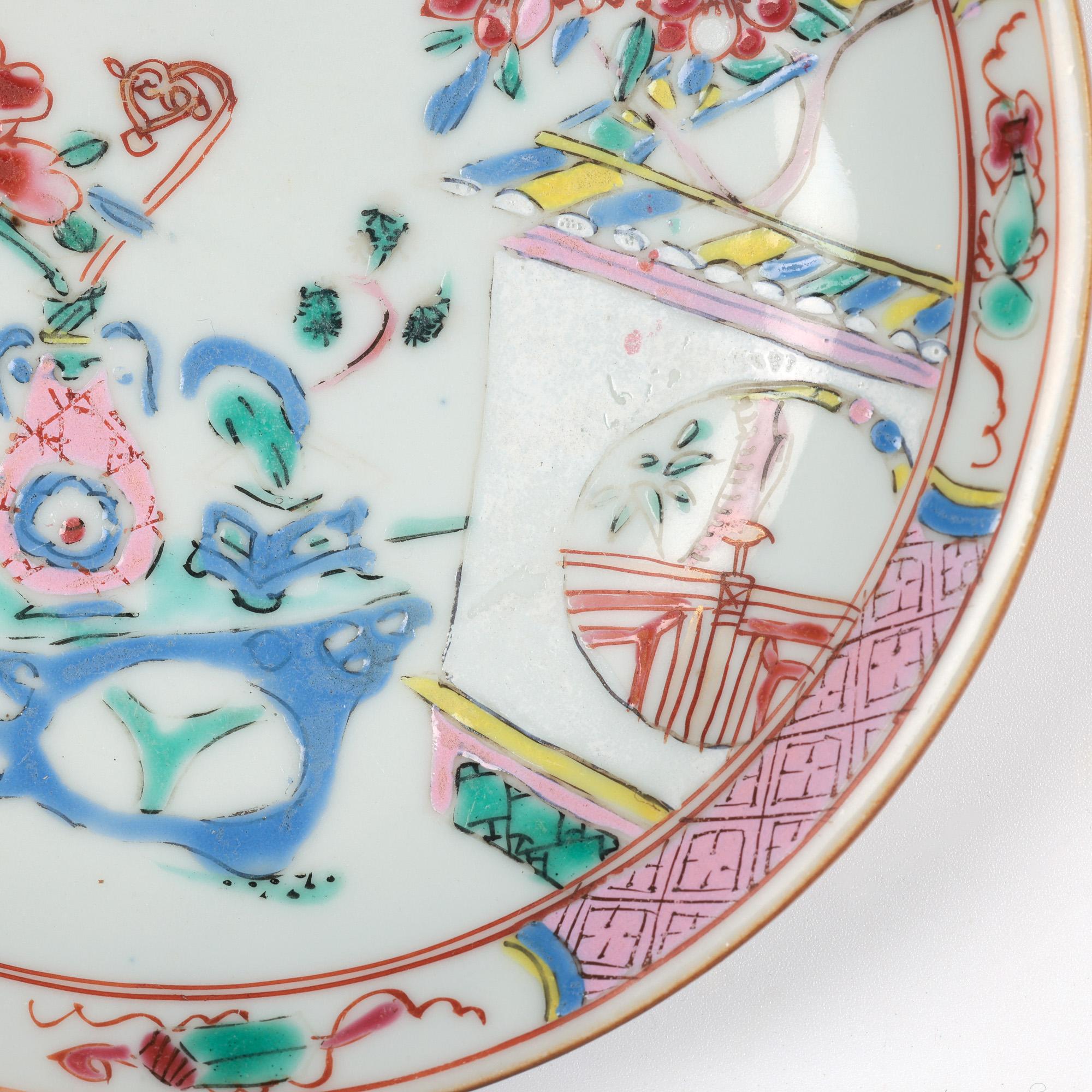Chinese Batavian Qianlong Pair Famille Rose Painted Saucer Dishes For Sale 4
