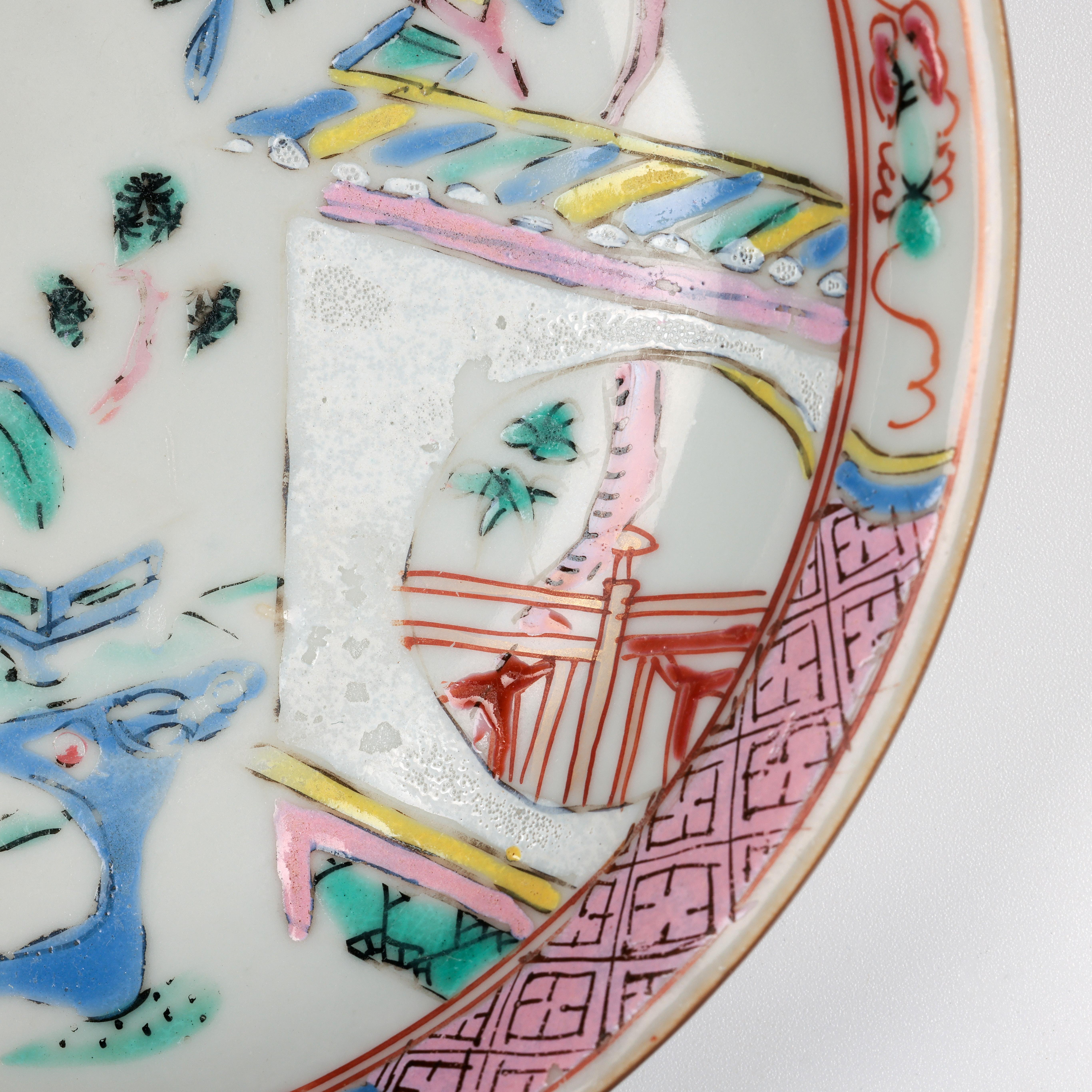 Chinese Batavian Qianlong Pair Famille Rose Painted Saucer Dishes For Sale 9
