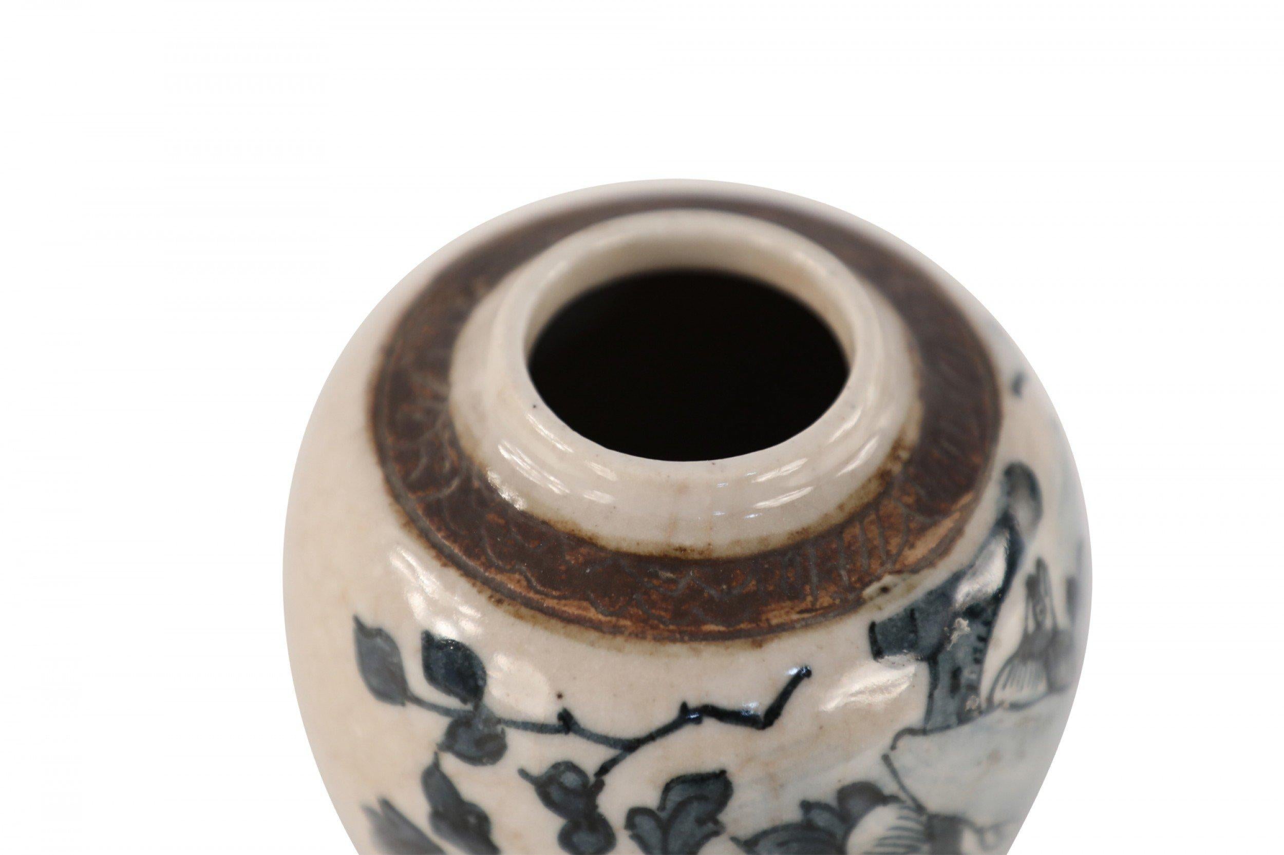 Chinese Export Chinese Beige and Charcoal Floral Porcelain Jar For Sale