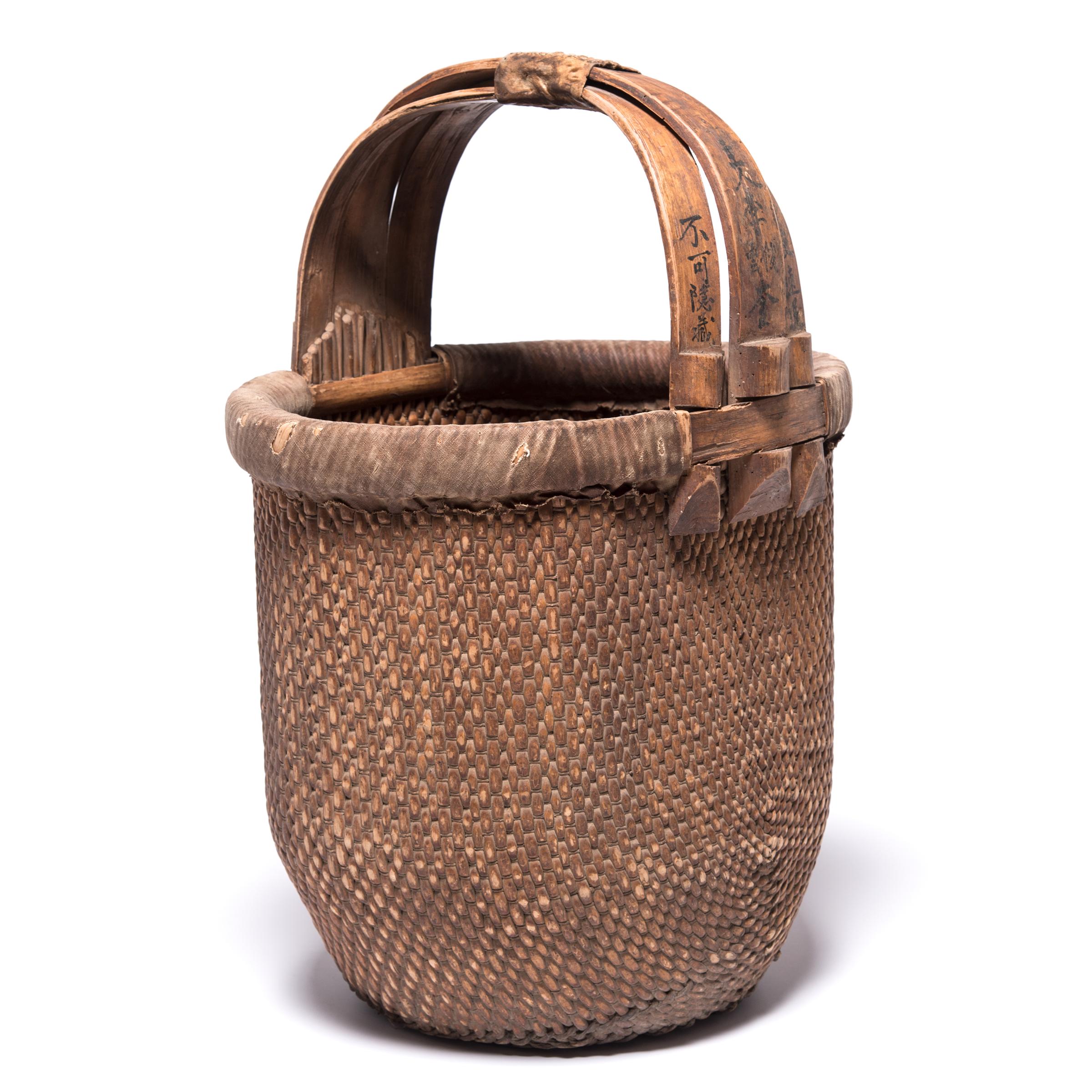 Chinese Bent Handle Fisherman's Basket, c. 1850 In Good Condition For Sale In Chicago, IL