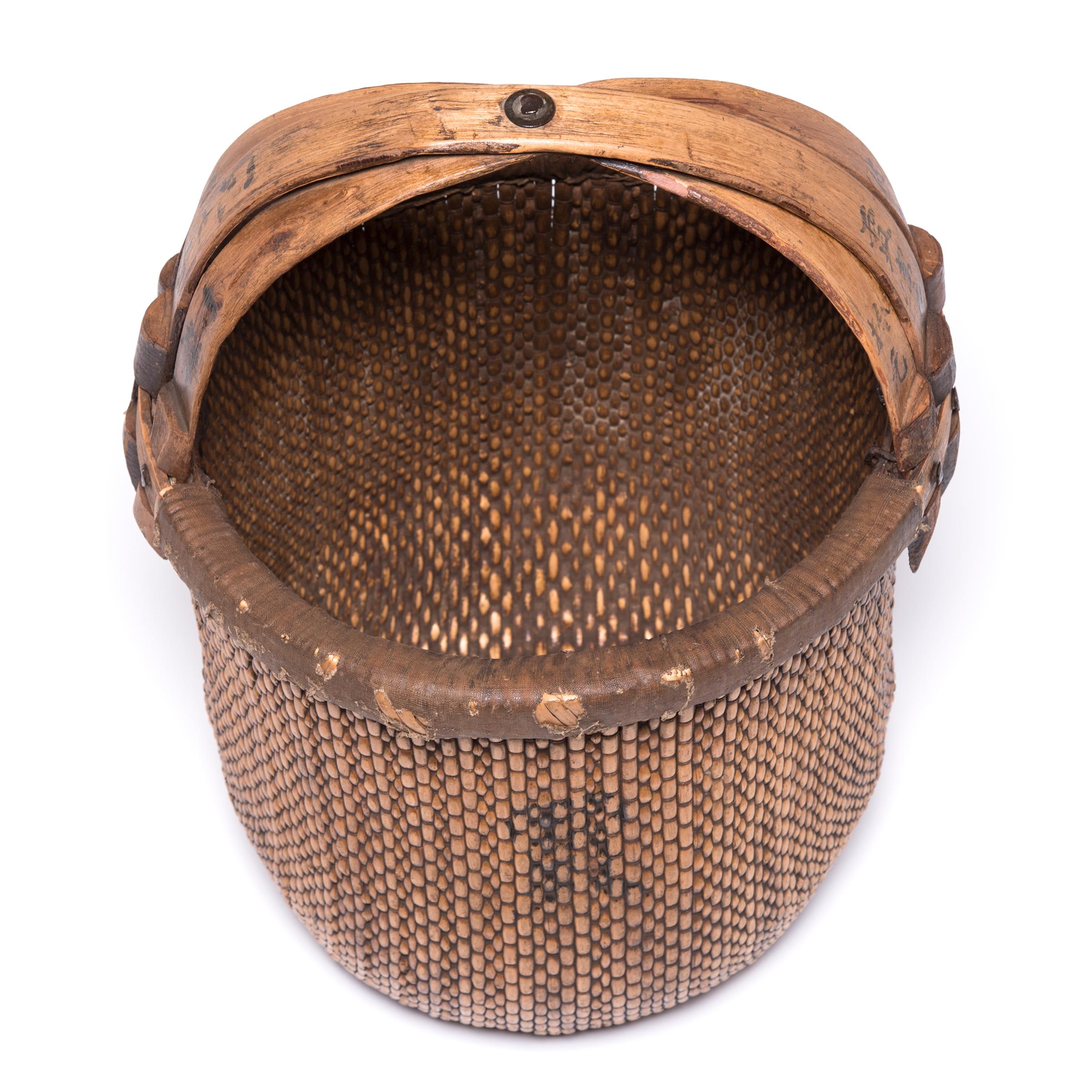 Chinese Bent Handle Fisherman's Basket, circa 1850 In Good Condition For Sale In Chicago, IL