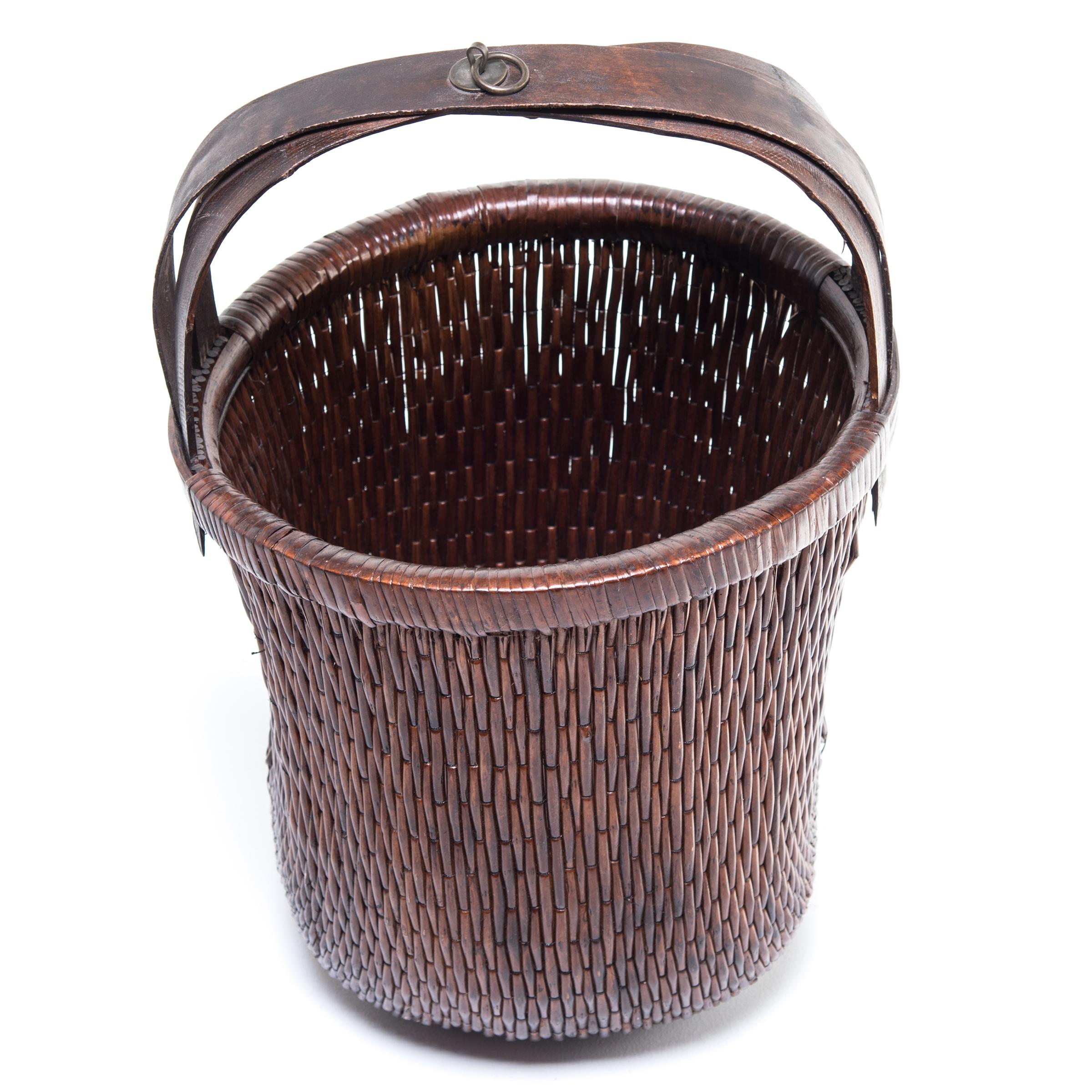 Chinese Bent Handle Fisherman's Basket, circa 1900 In Good Condition For Sale In Chicago, IL