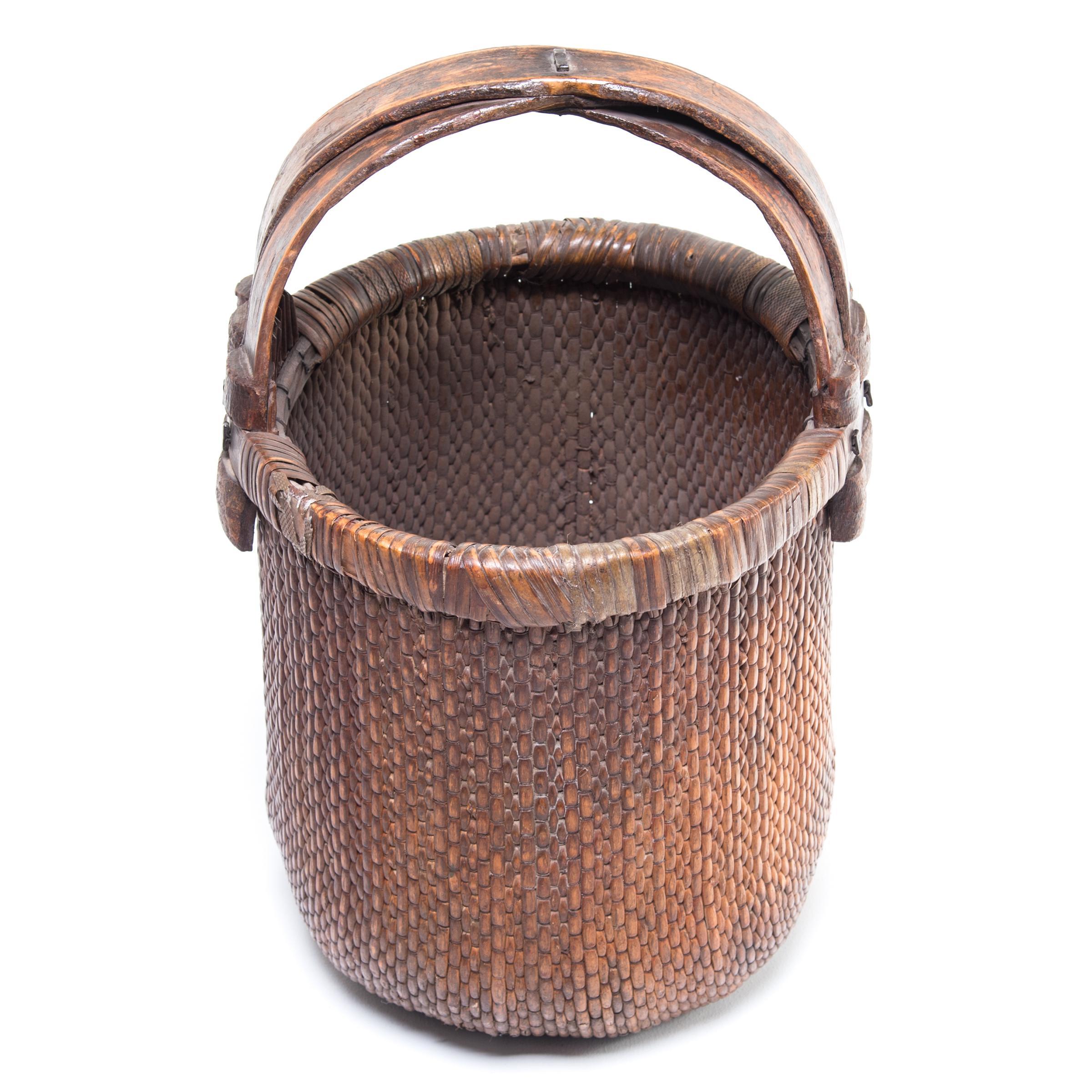 Chinese Bent Handle Willow Basket, circa 1900 In Good Condition In Chicago, IL