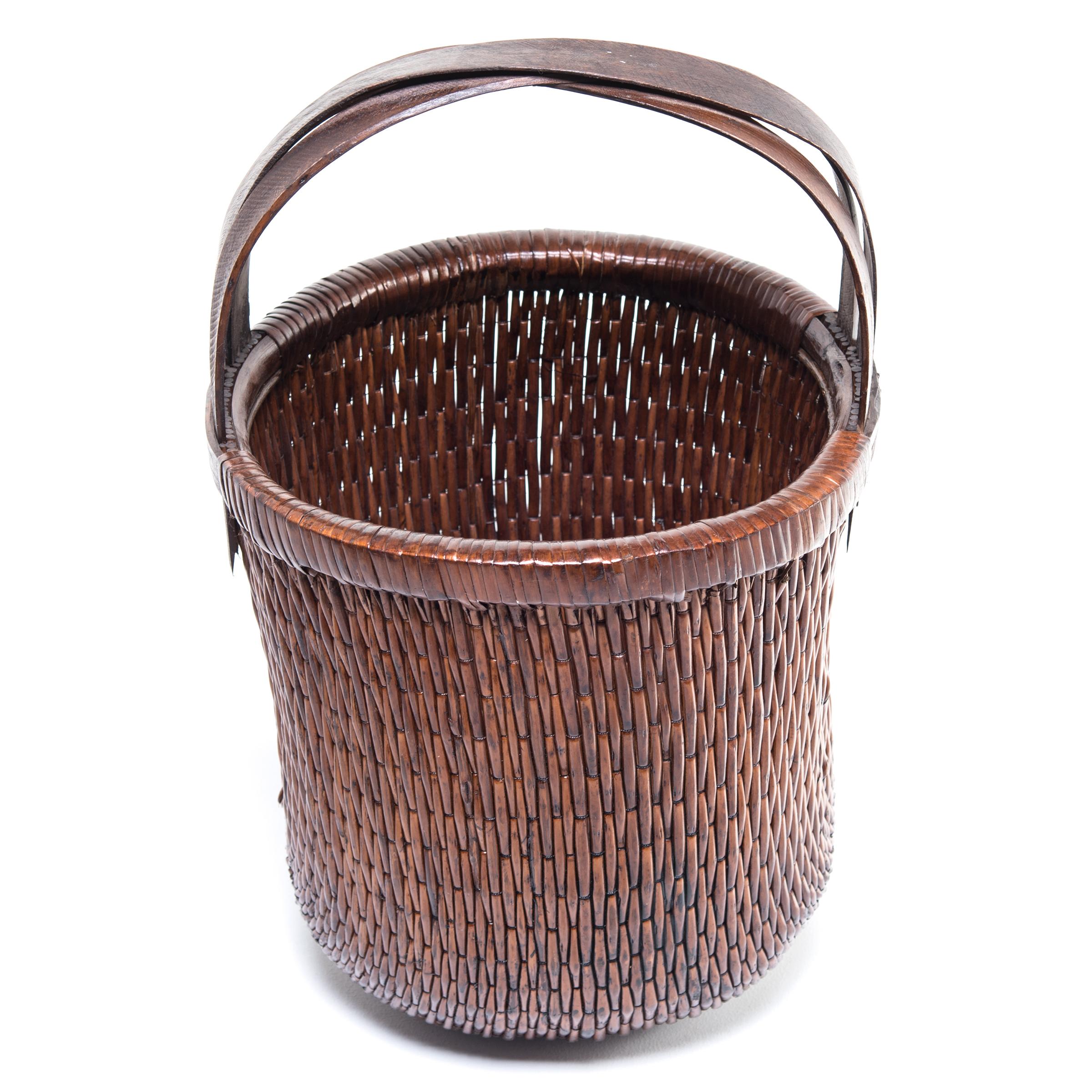 Chinese Bent Handle Fisherman's Basket, circa 1900 In Good Condition For Sale In Chicago, IL