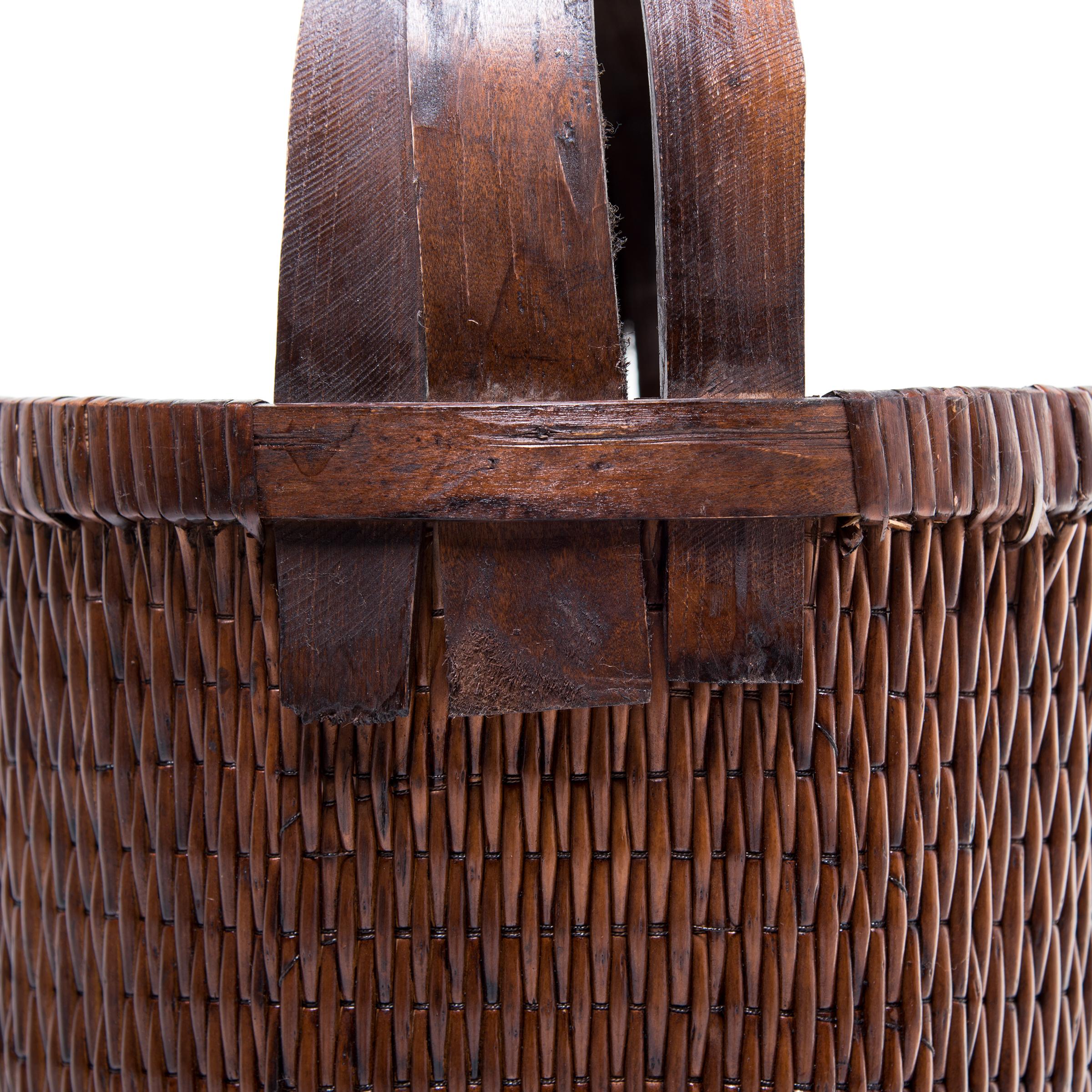 Chinese Bent Handle Fisherman's Basket, c. 1900 In Good Condition For Sale In Chicago, IL