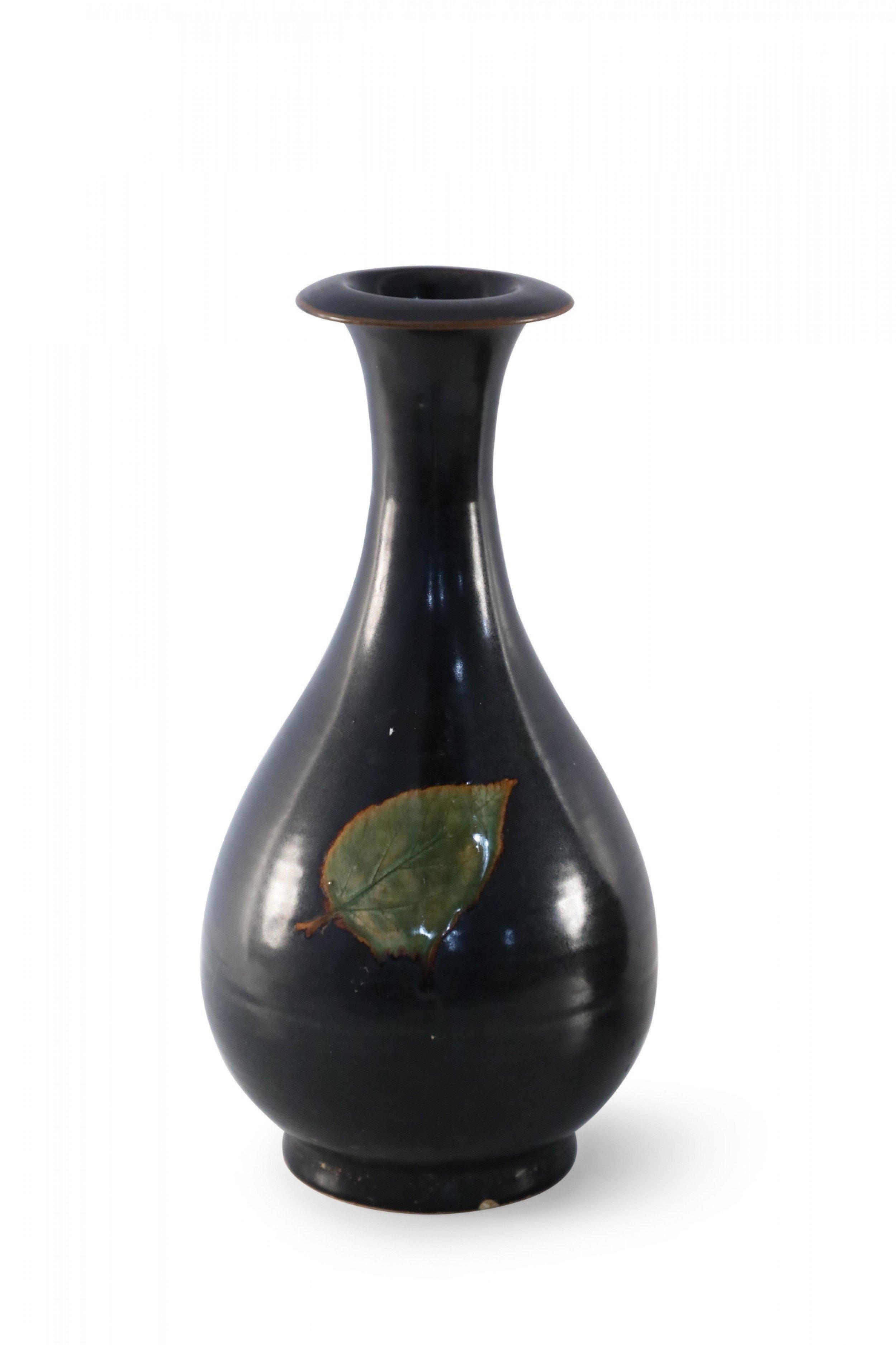 Chinese Black and Green Leaf Glazed Porcelain Pear Vase In Good Condition For Sale In New York, NY