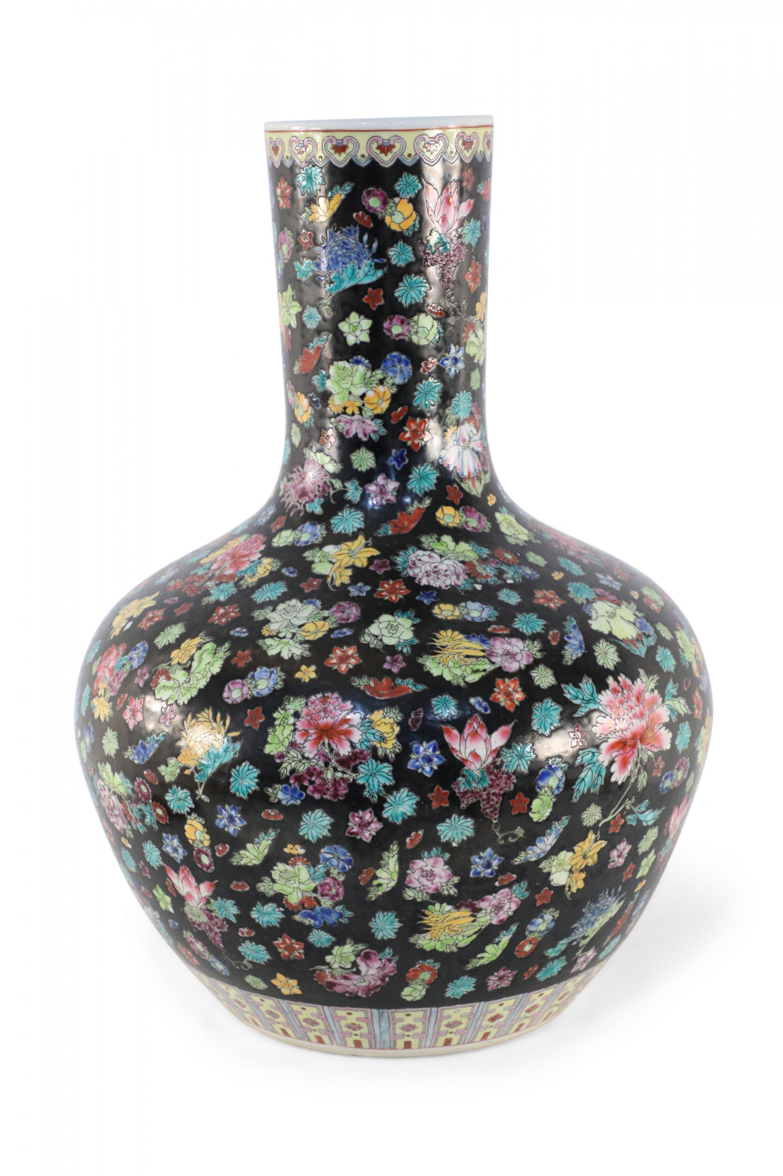 Chinese Black and Multicolor Floral Porcelain Vase In Good Condition For Sale In New York, NY